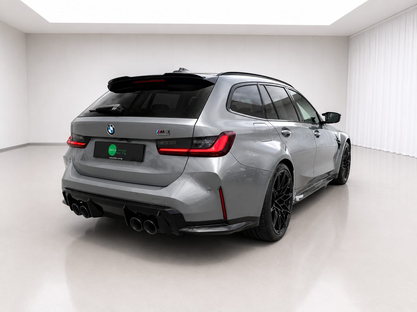 BMW M3 Touring xDrive Competition M-showroom-element-3