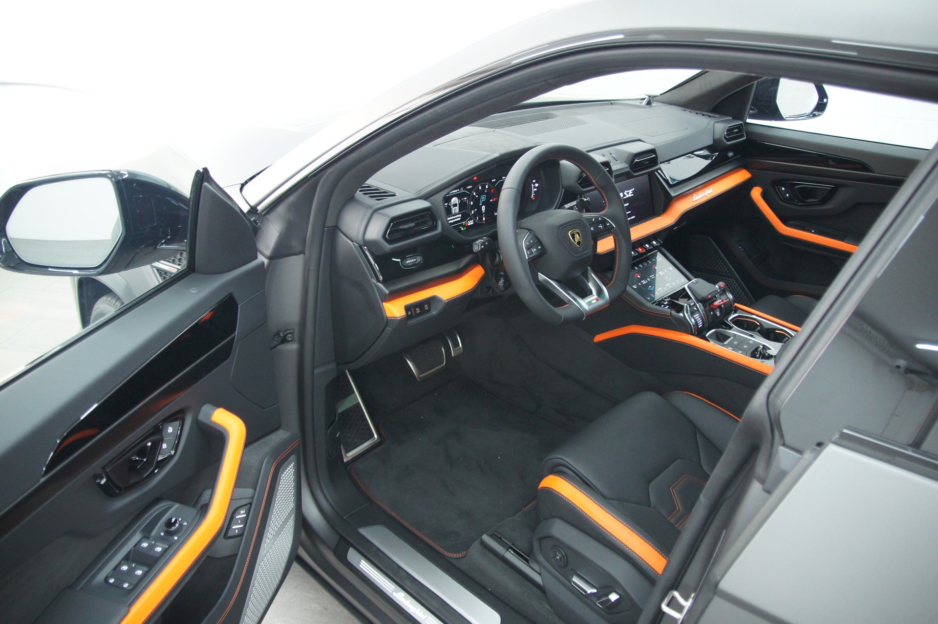 LAMBORGHINI Urus SE-image-7