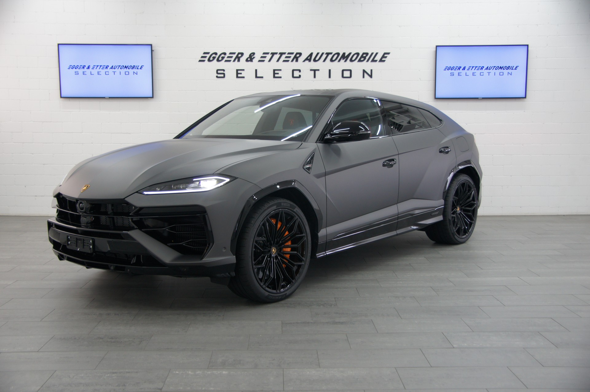 LAMBORGHINI Urus SE-showroom-element-1