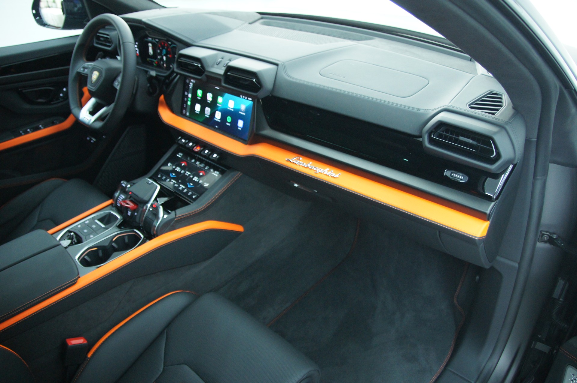 LAMBORGHINI Urus SE-image-13
