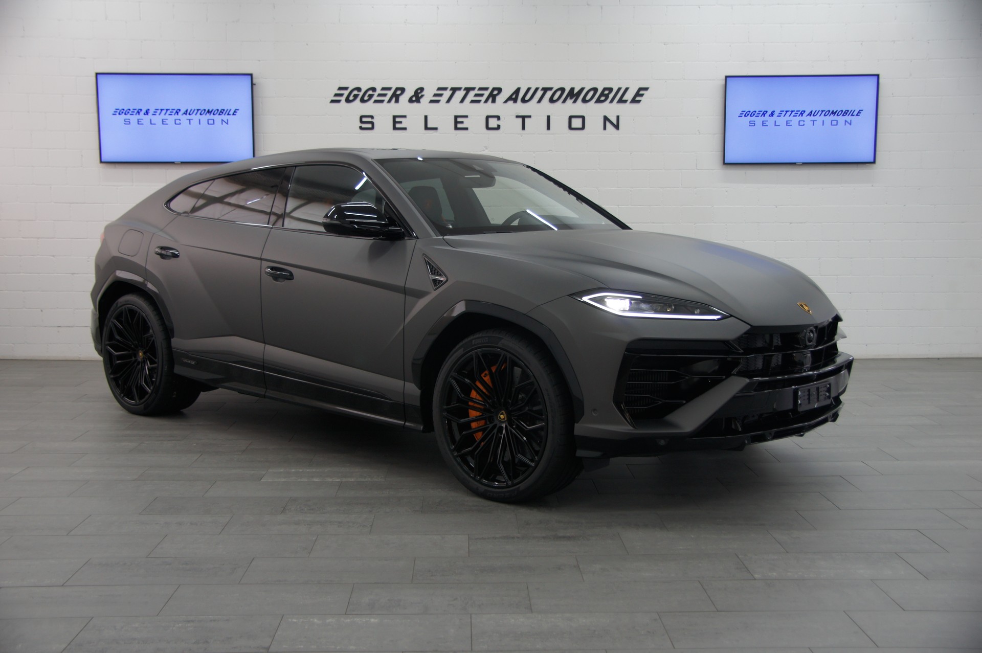 LAMBORGHINI Urus SE-showroom-element-2