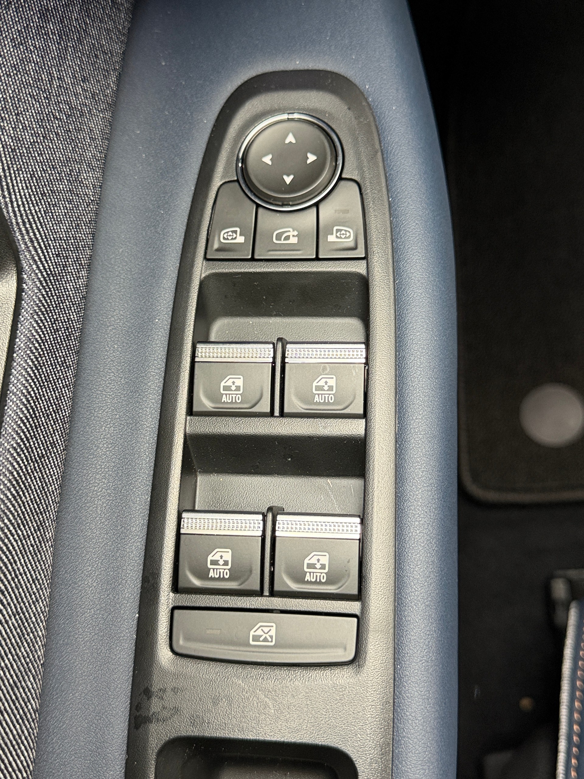 RENAULT R4 E-Tech Comfort Range 52 kWh Techno-image-19