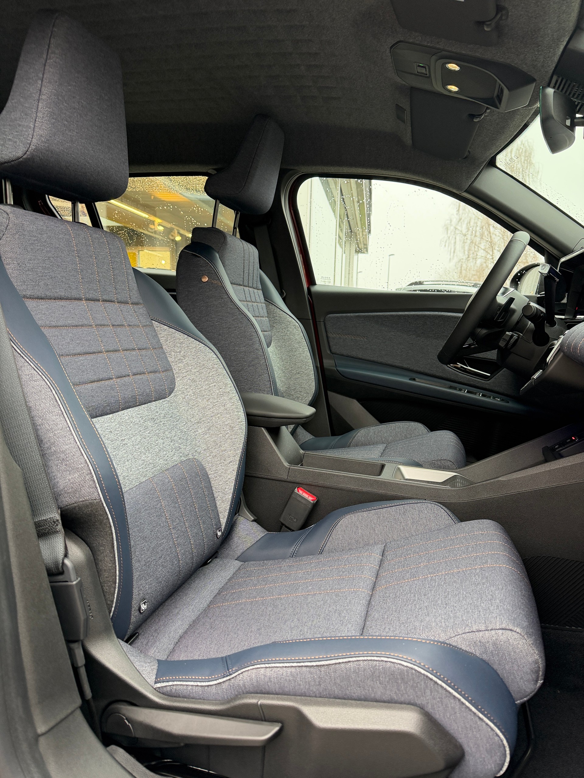 RENAULT R4 E-Tech Comfort Range 52 kWh Techno-image-8