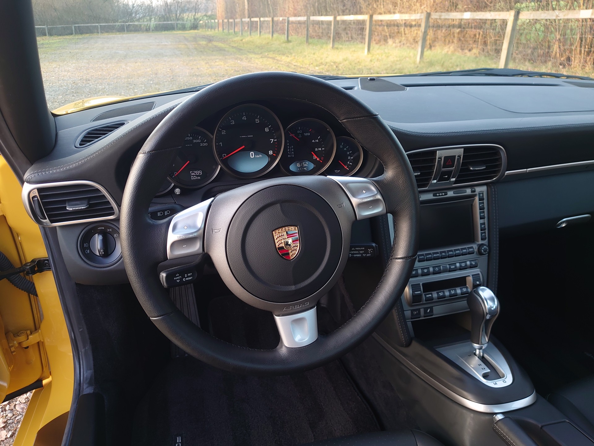 PORSCHE 911 Carrera S-image-8