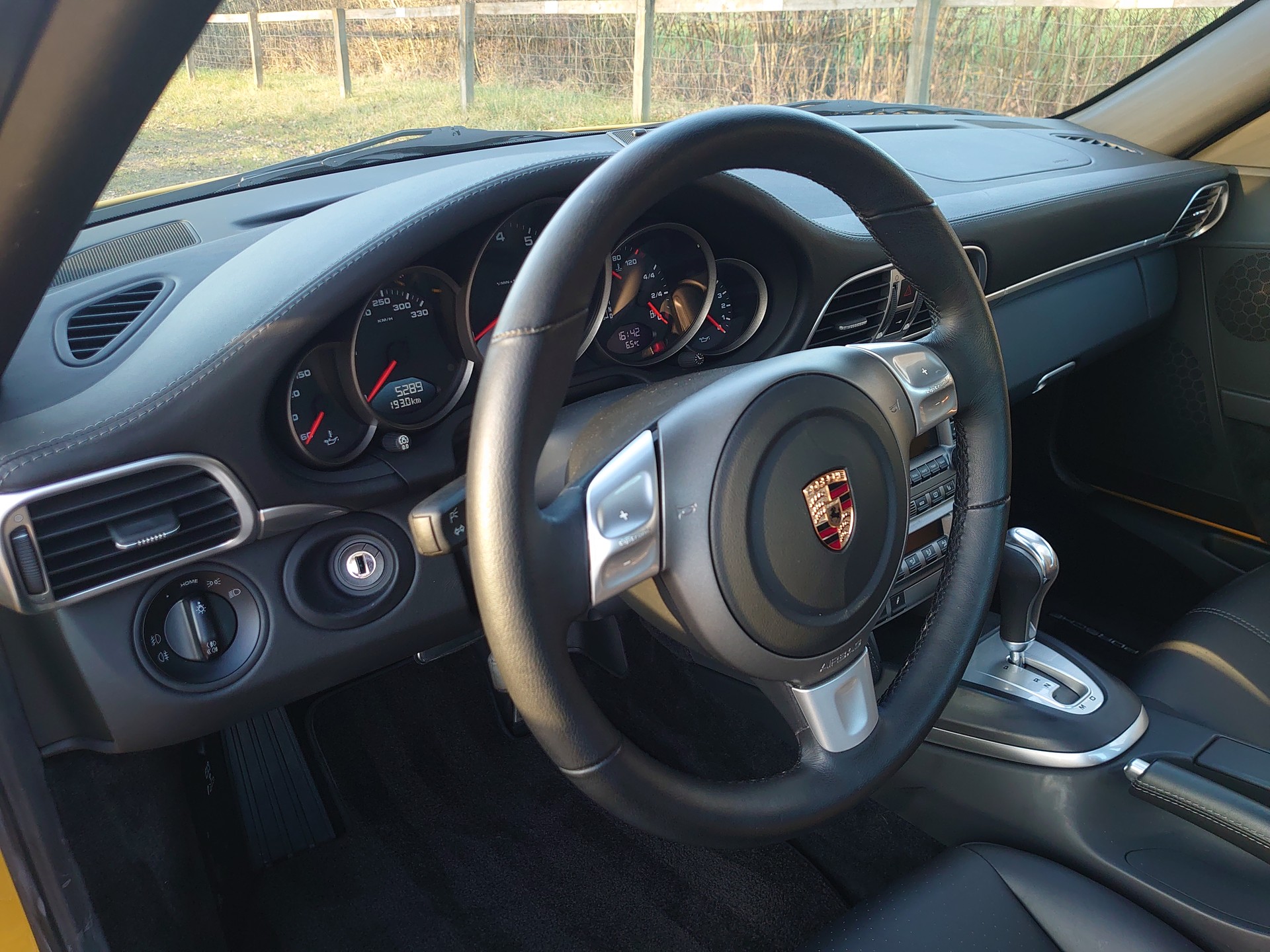 PORSCHE 911 Carrera S-image-7