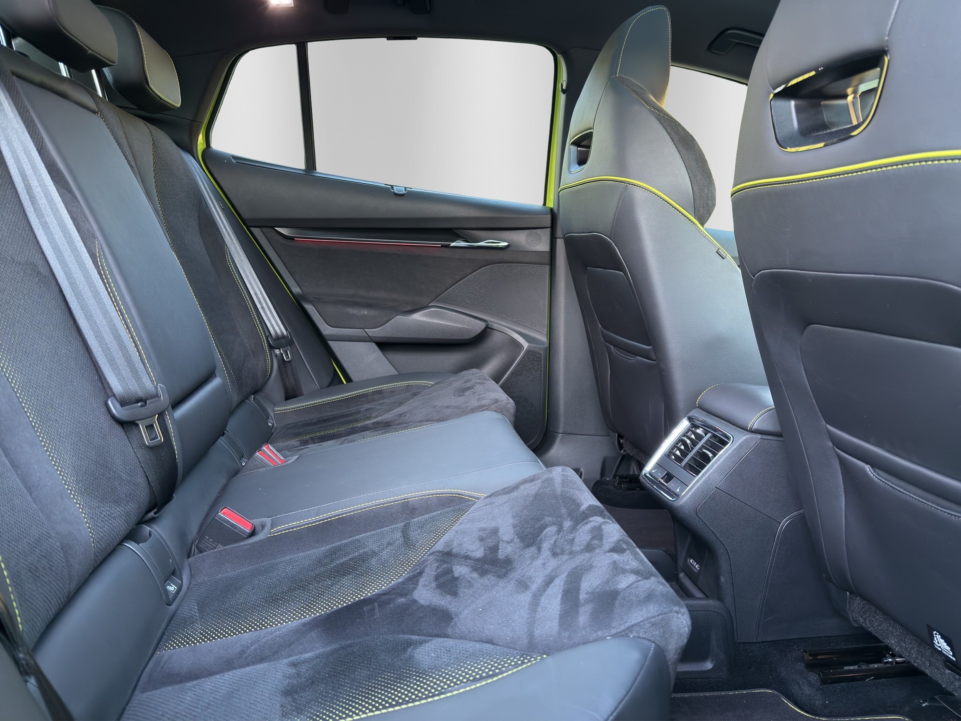 SKODA Enyaq Coupé RS iV 80 4x4-image-16