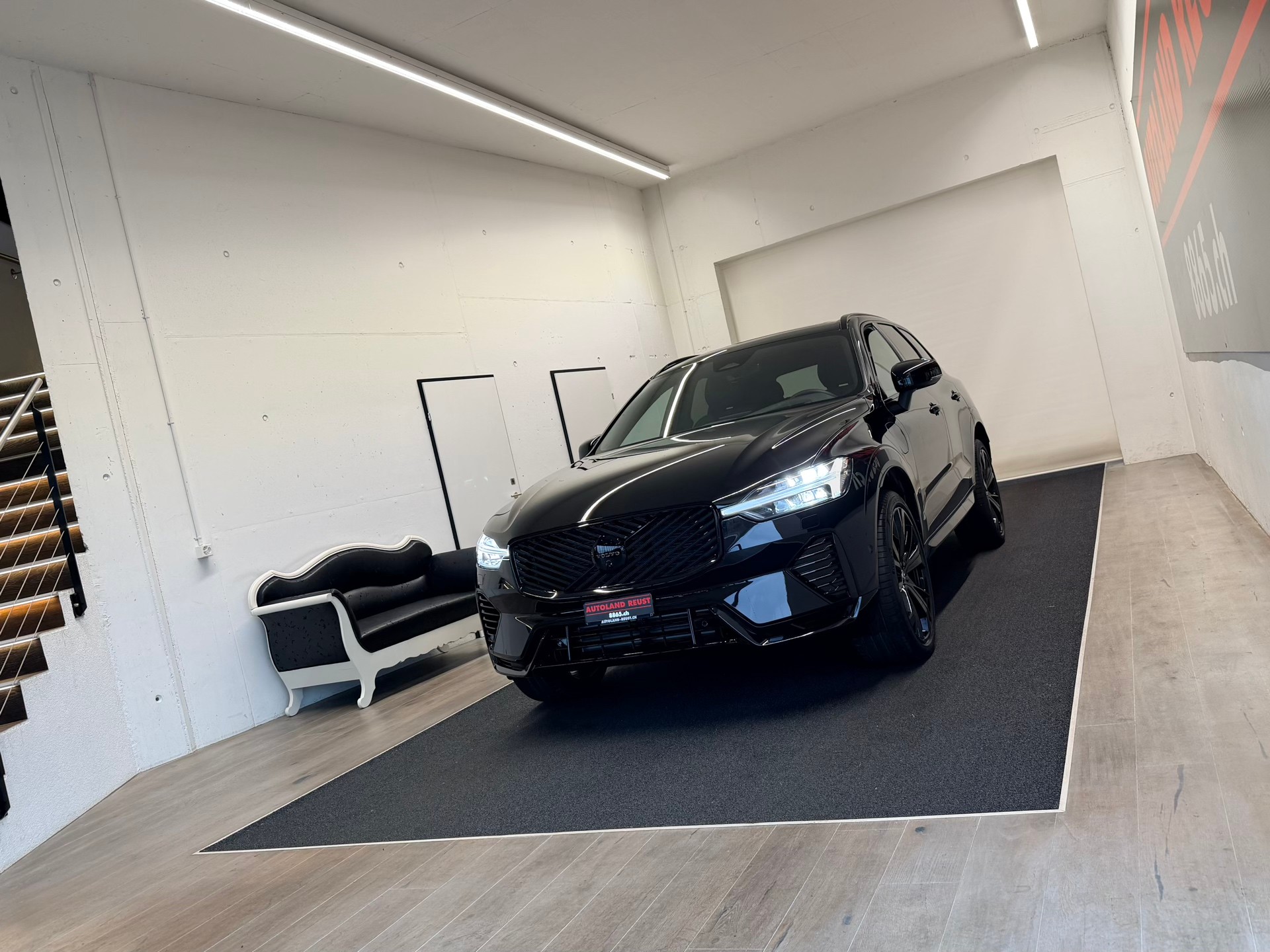 VOLVO XC60 T8 eAWD PluginHybrid Black Ed. Ultra Geartronic-showroom-element-2