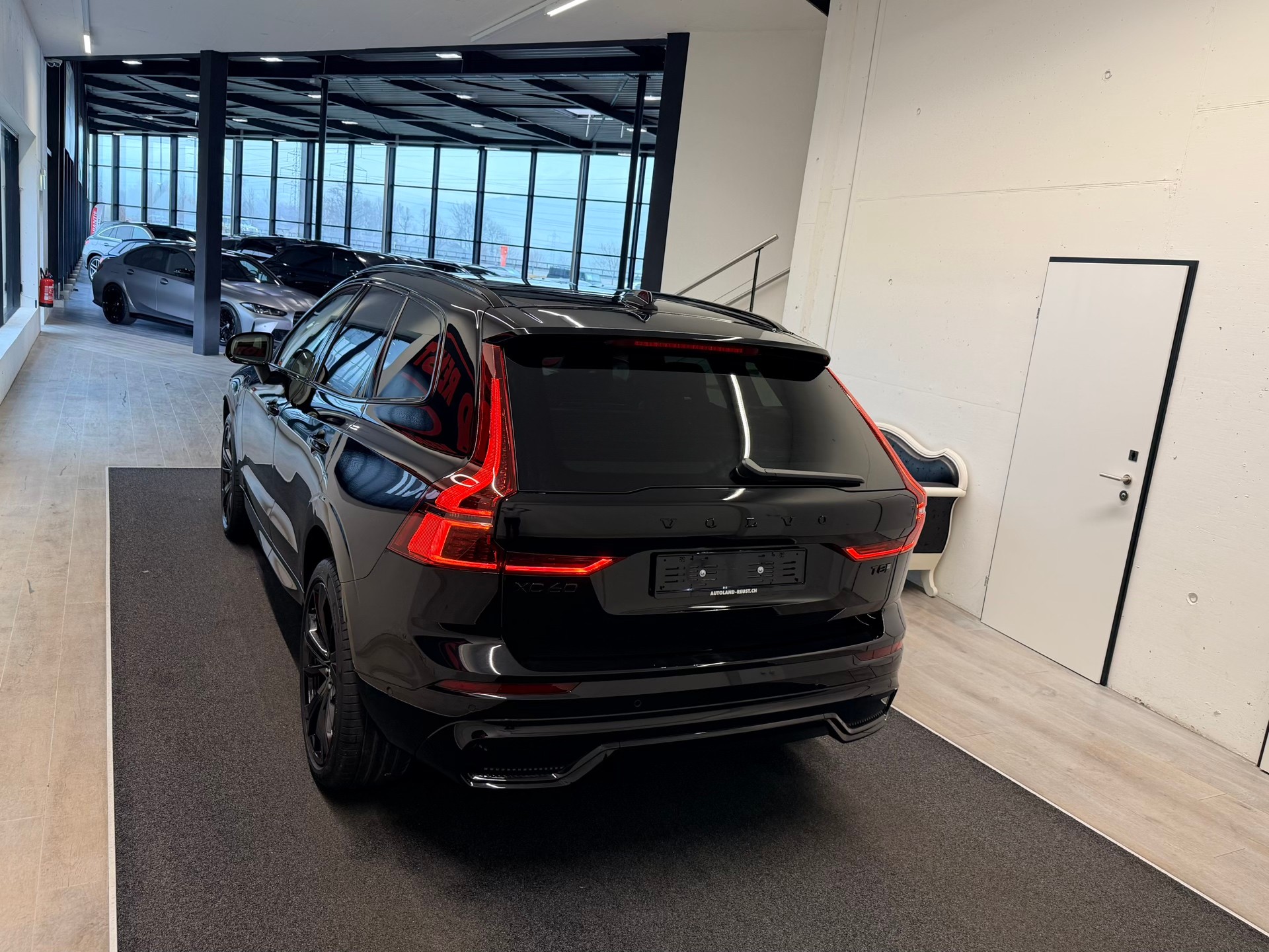VOLVO XC60 T8 eAWD PluginHybrid Black Ed. Ultra Geartronic-image-8