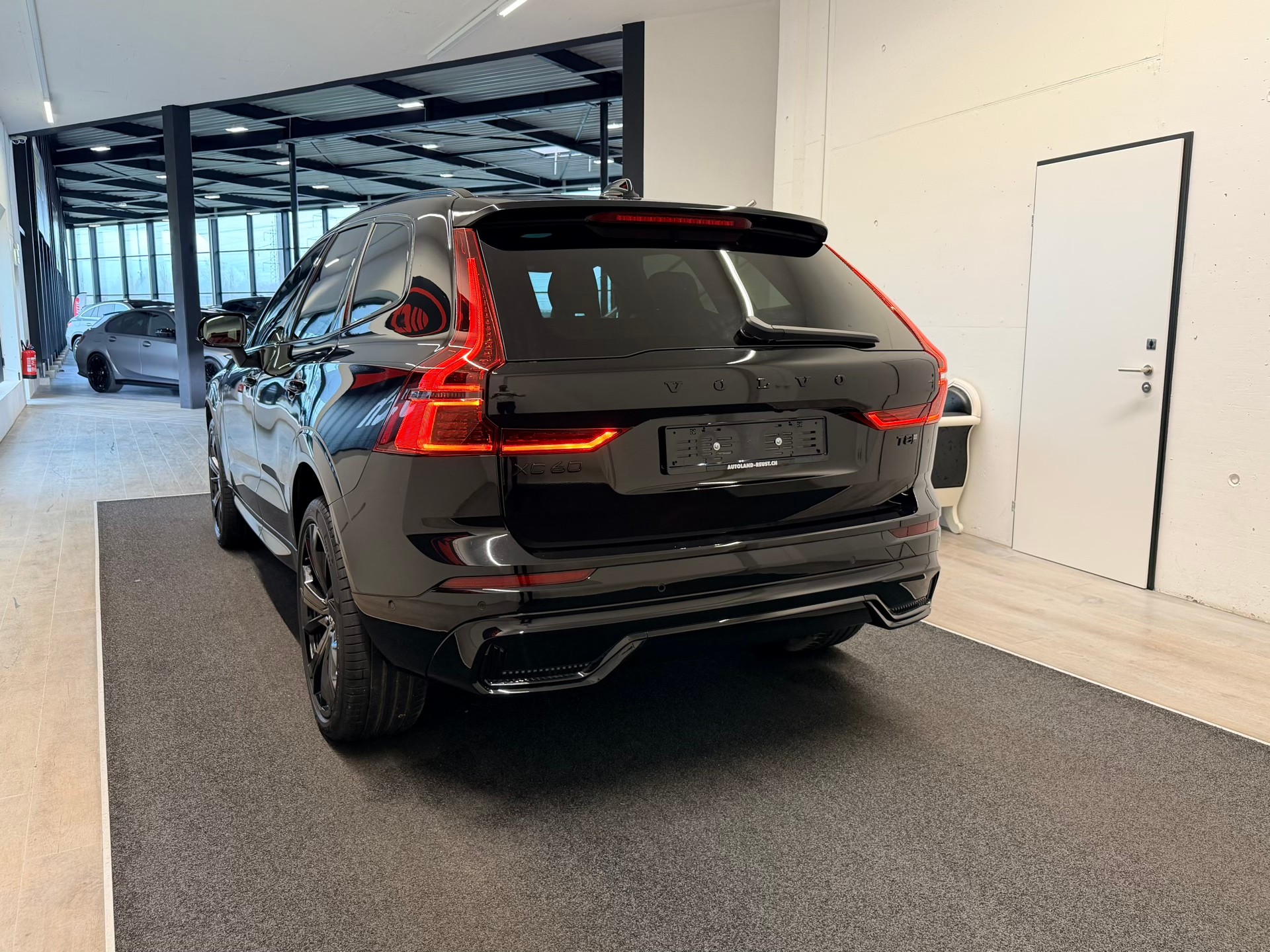 VOLVO XC60 T8 eAWD PluginHybrid Black Ed. Ultra Geartronic-image-7