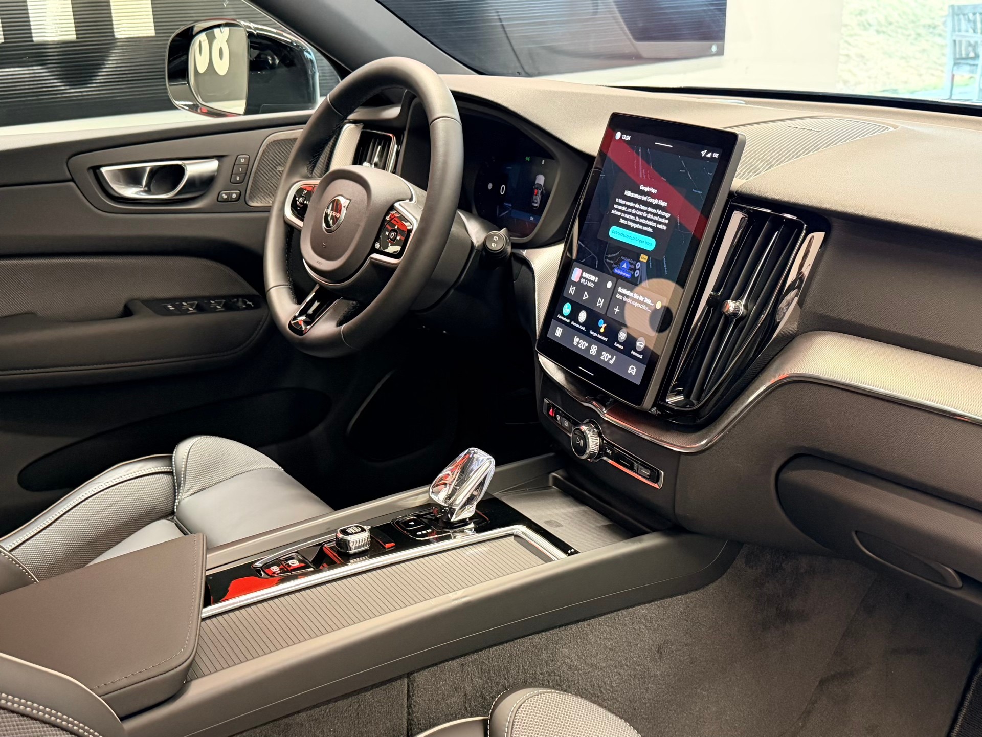VOLVO XC60 T8 eAWD PluginHybrid Black Ed. Ultra Geartronic-image-19