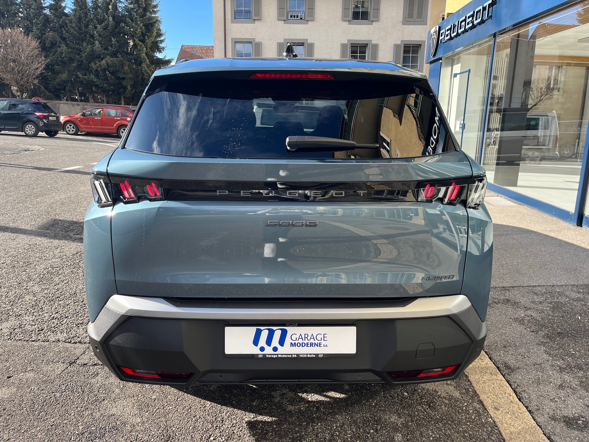 PEUGEOT 5008 1.2 Hybrid Allure Premium-image-6