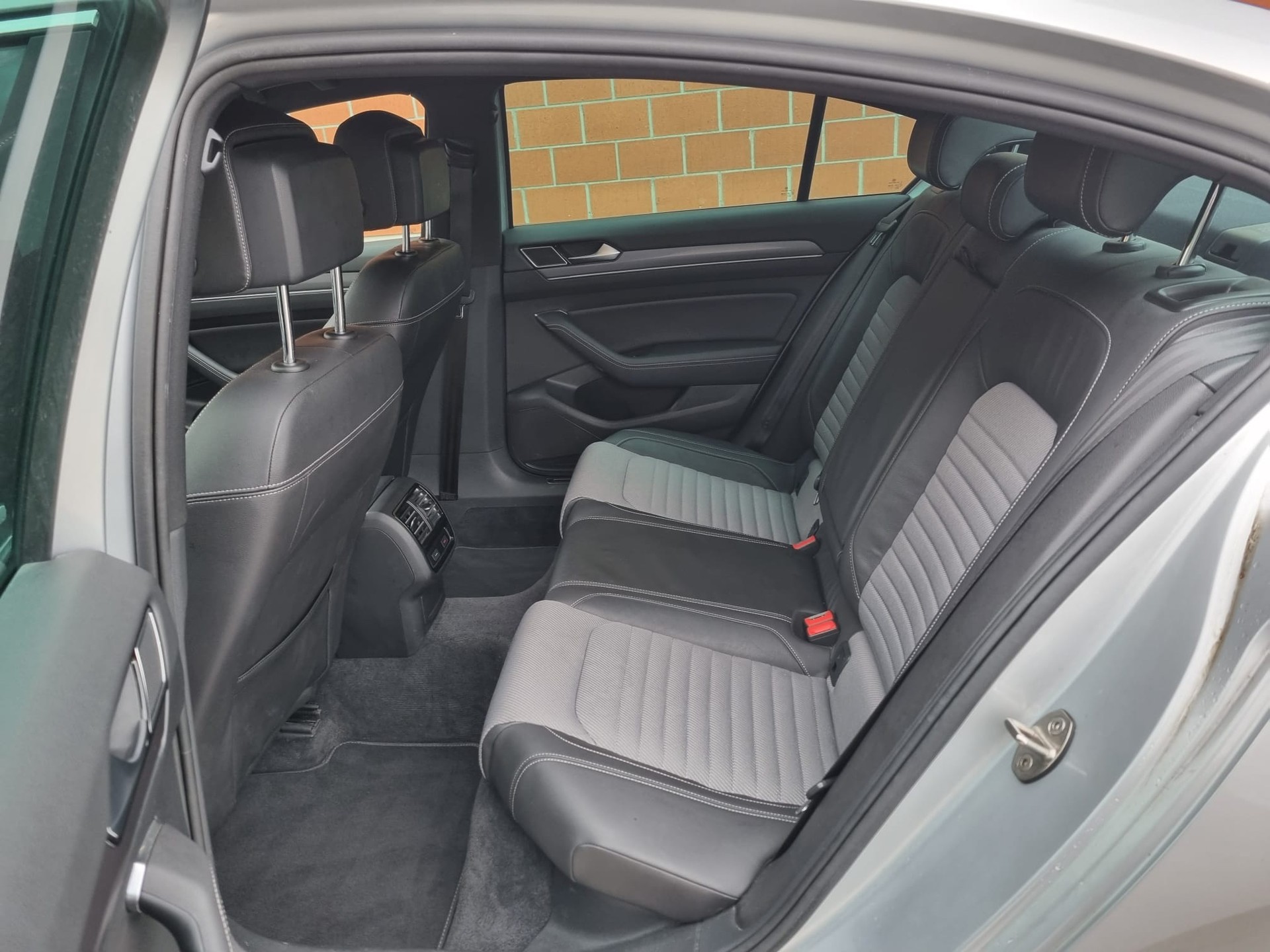 VW Passat 2.0 TDI SCR BMT Comfortline DSG-image-10