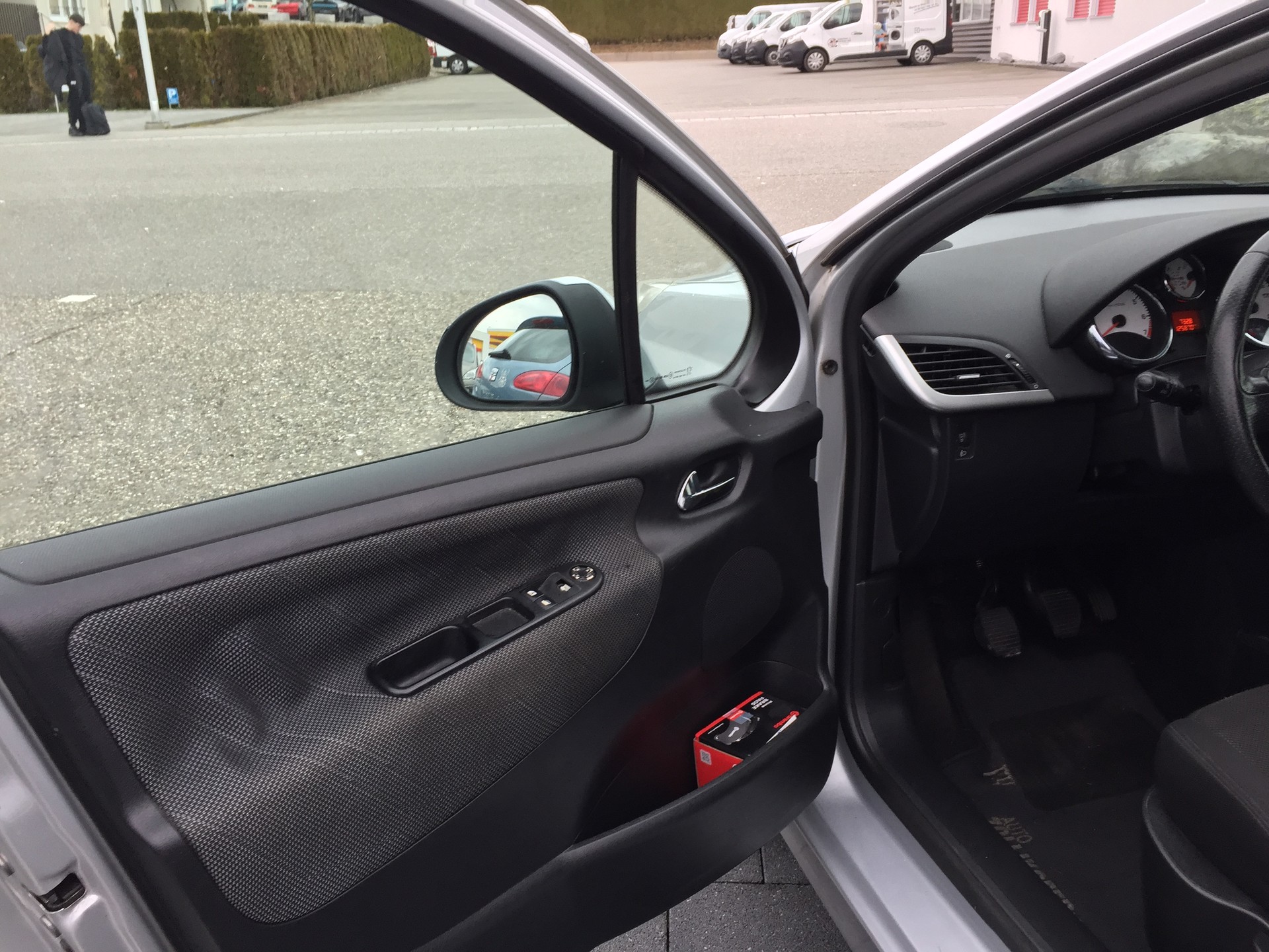 PEUGEOT 207 1.6 16V Sport Pack-image-13