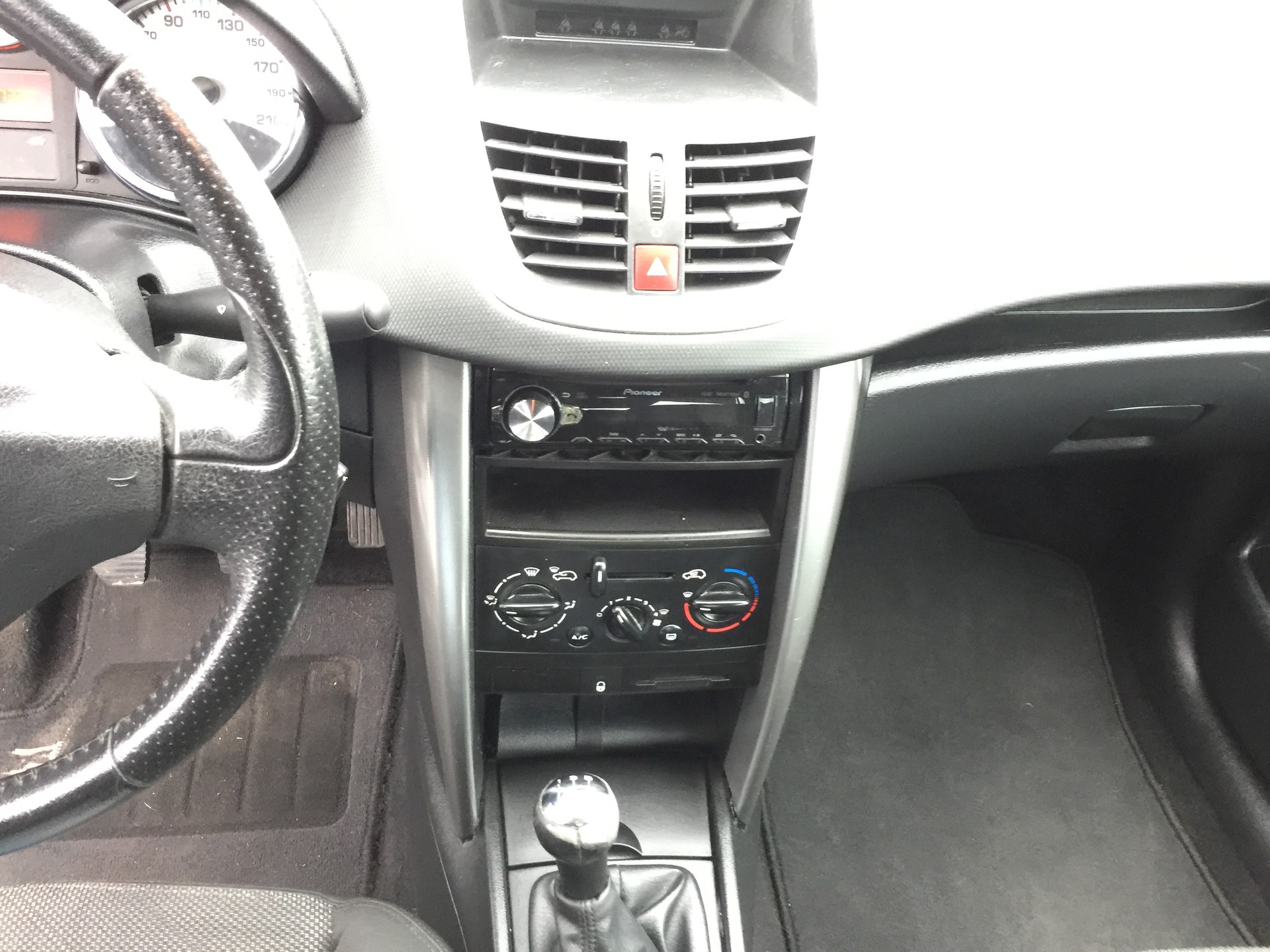 PEUGEOT 207 1.6 16V Sport Pack-image-11