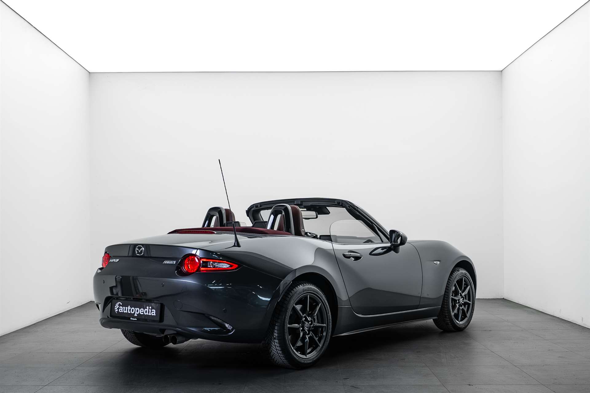 MAZDA MX-5 SKYACTIV-G 160 Havana-showroom-element-3