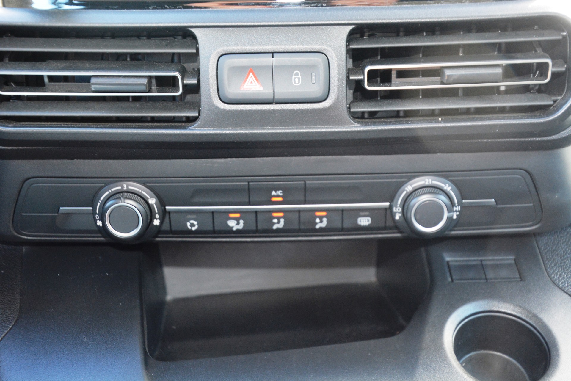 OPEL Combo Life 1.2 Enjoy-image-9