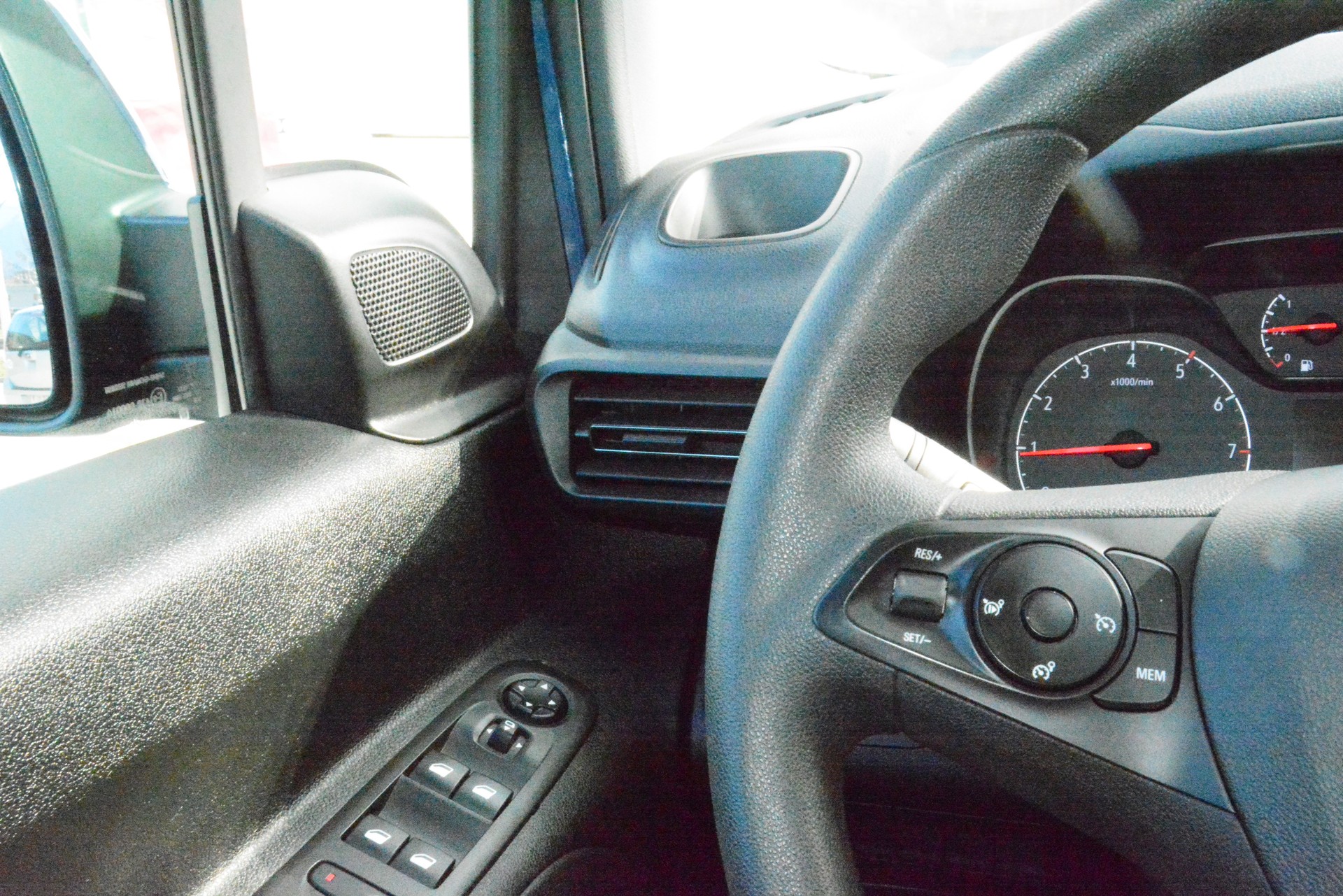 OPEL Combo Life 1.2 Enjoy-image-11