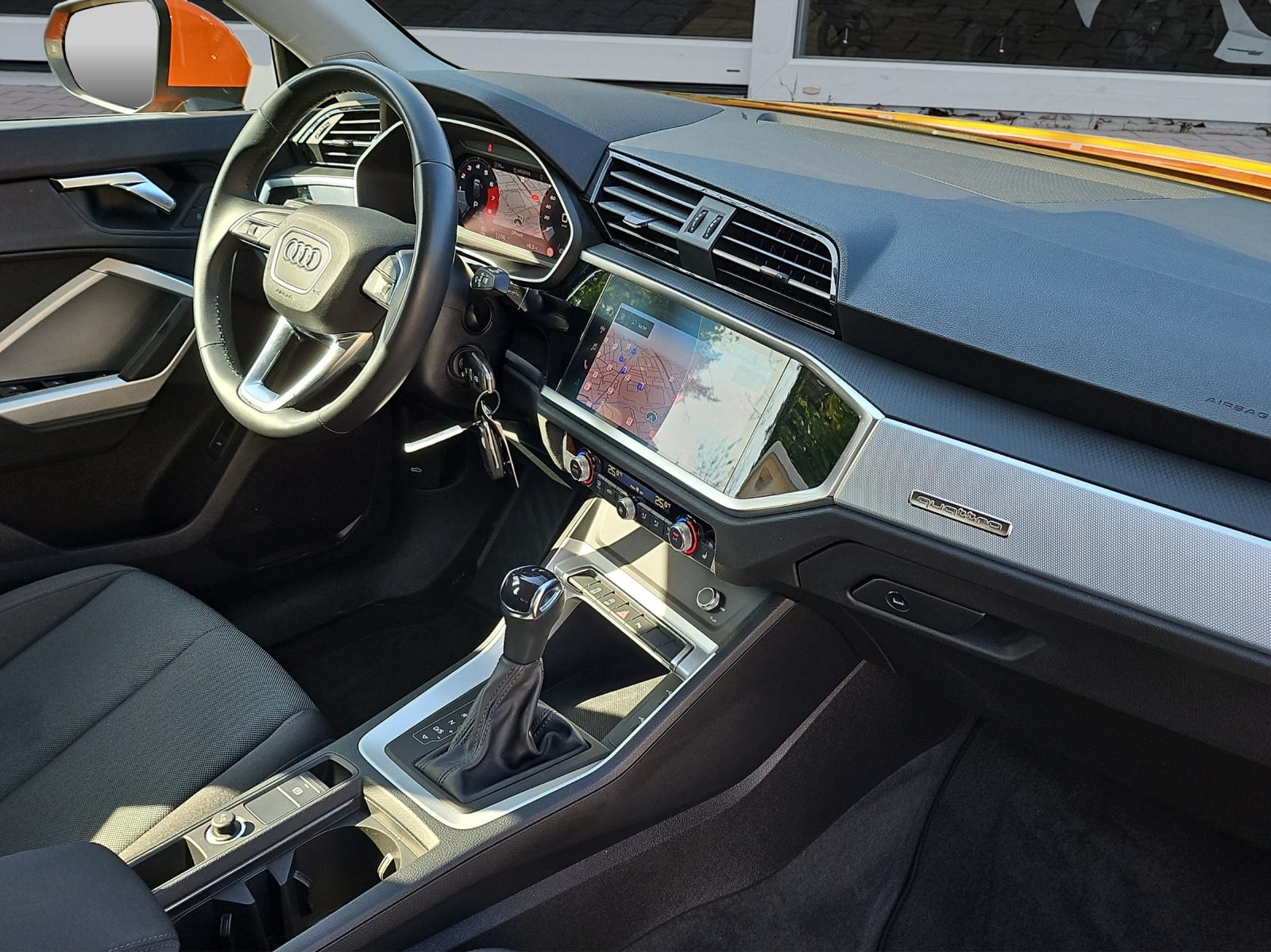 AUDI Q3 40 TFSI S line quattro S-tronic-image-12