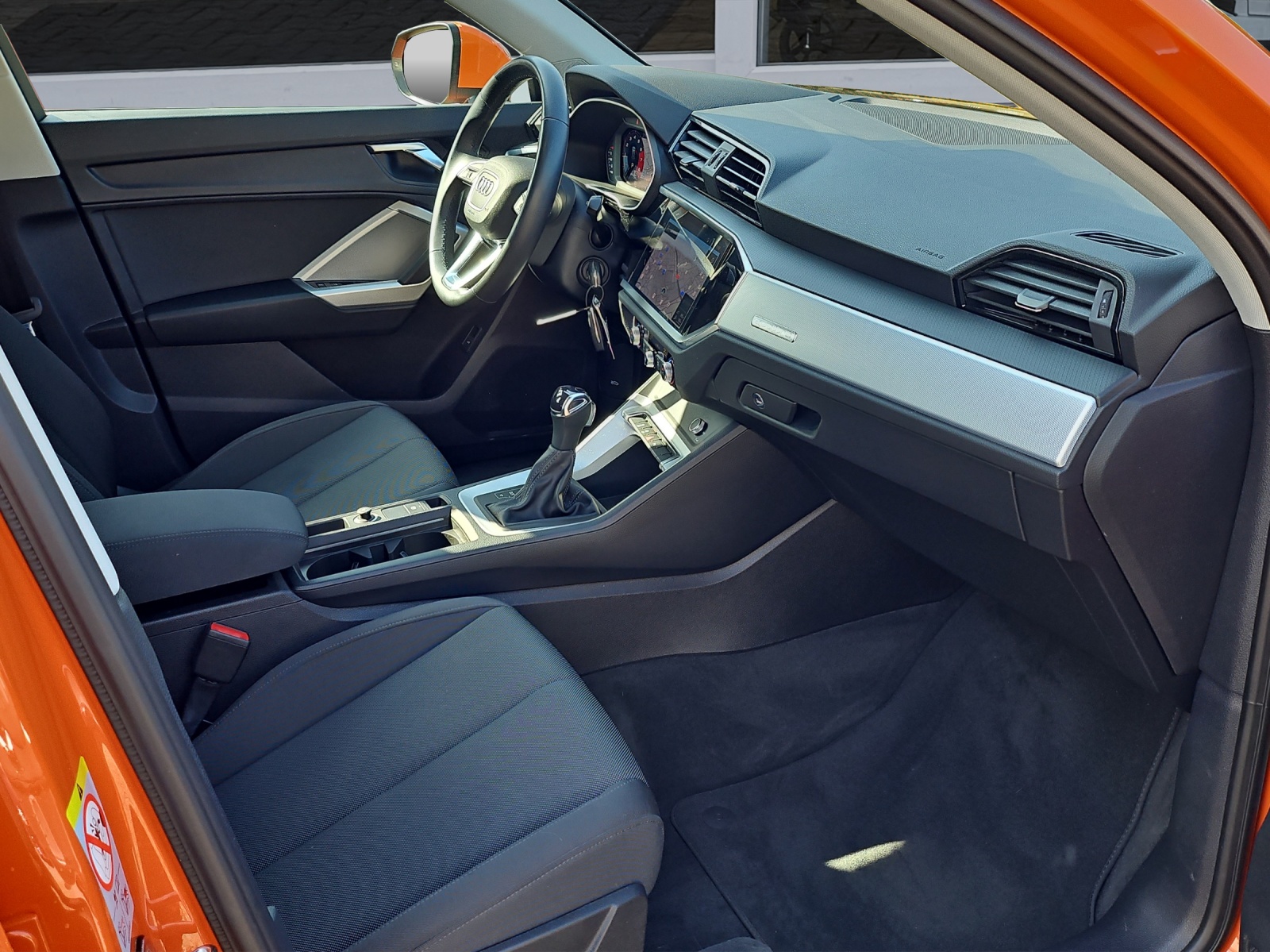 AUDI Q3 40 TFSI S line quattro S-tronic-image-13