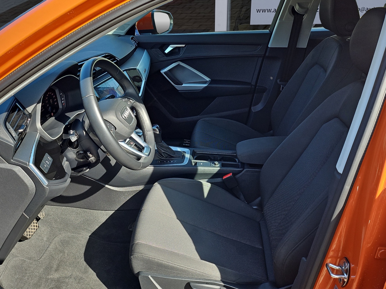 AUDI Q3 40 TFSI S line quattro S-tronic-image-11