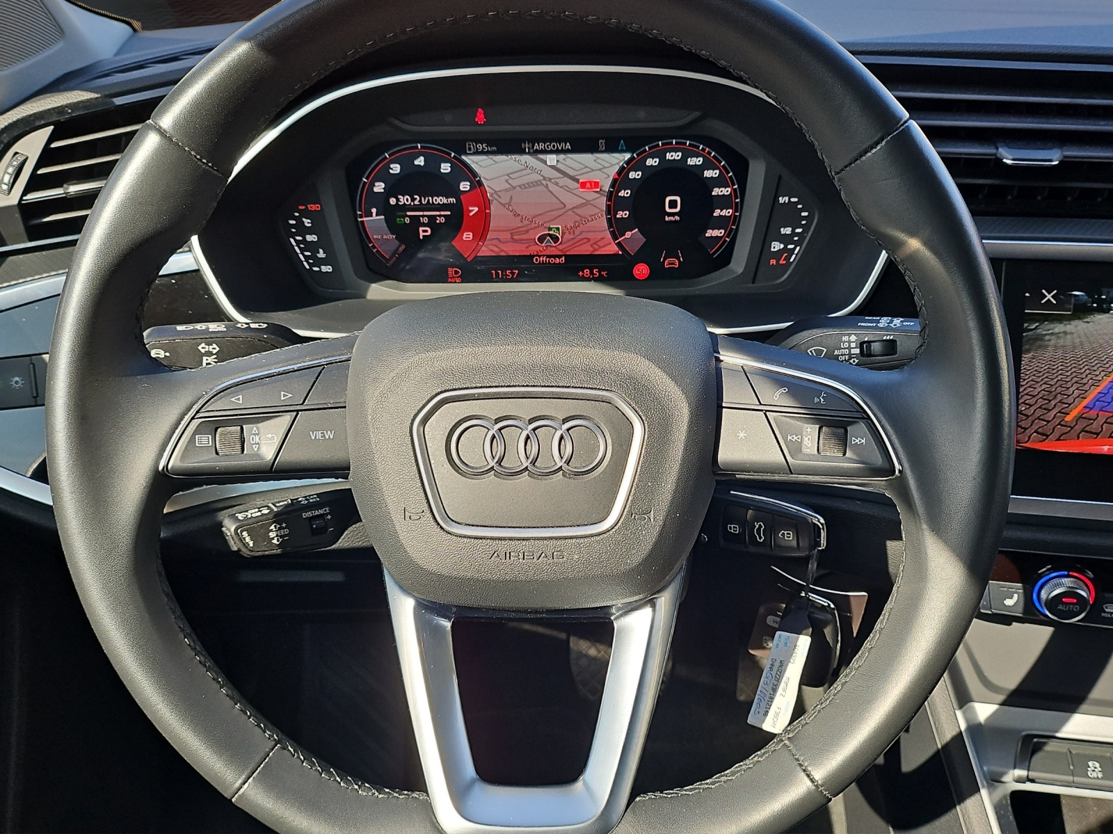 AUDI Q3 40 TFSI S line quattro S-tronic-image-10
