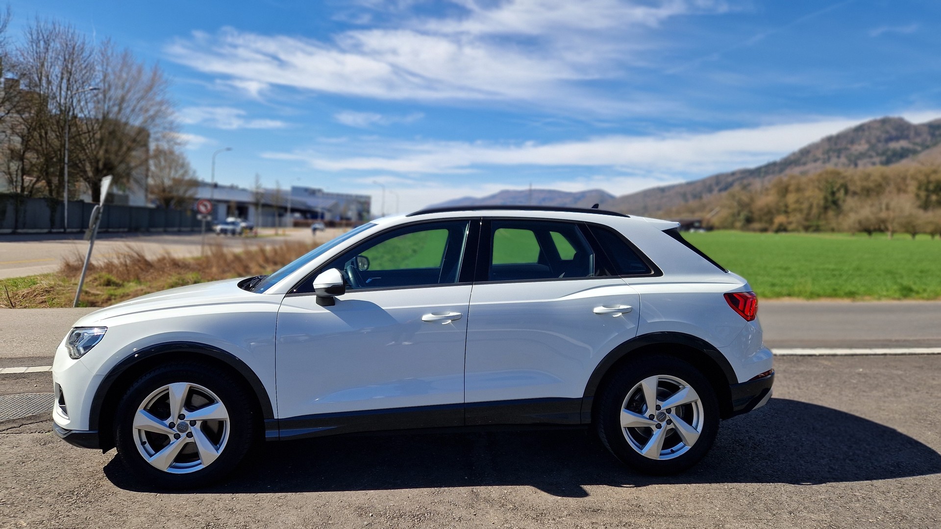 AUDI Q3 40 TFSI advanced quattro S-tronic-image-2