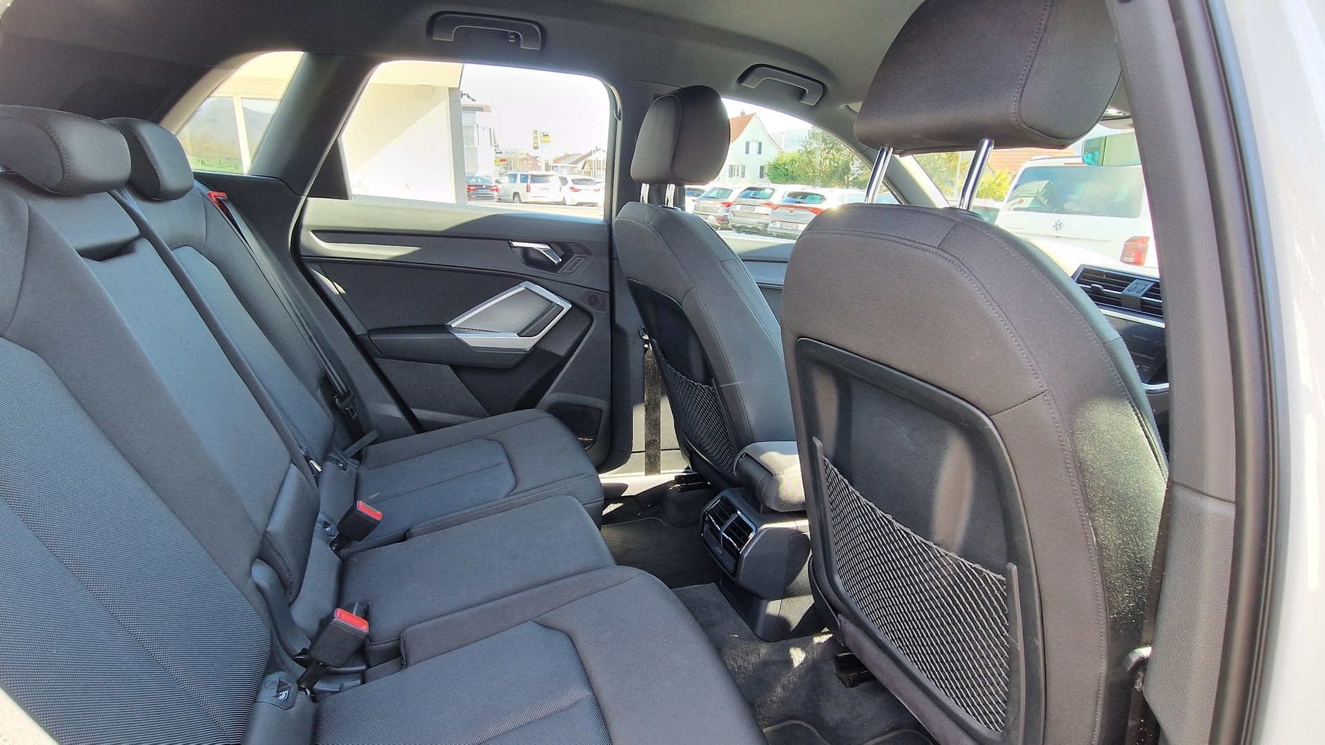 AUDI Q3 40 TFSI advanced quattro S-tronic-image-13