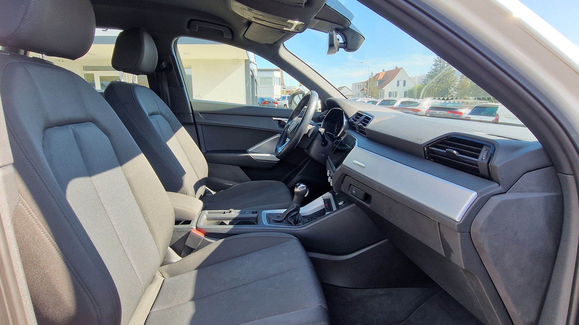AUDI Q3 40 TFSI advanced quattro S-tronic-image-8
