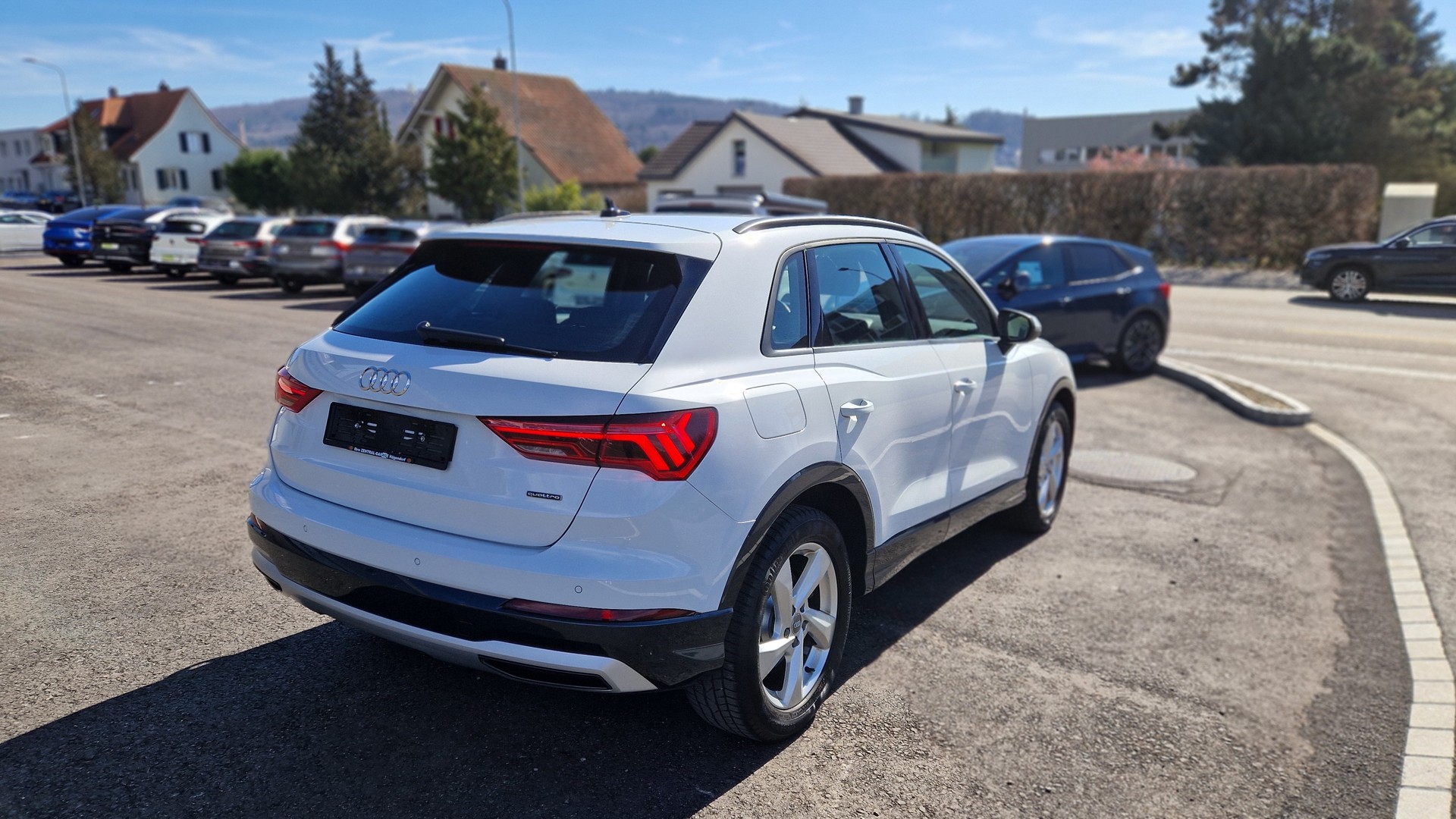 AUDI Q3 40 TFSI advanced quattro S-tronic-image-3