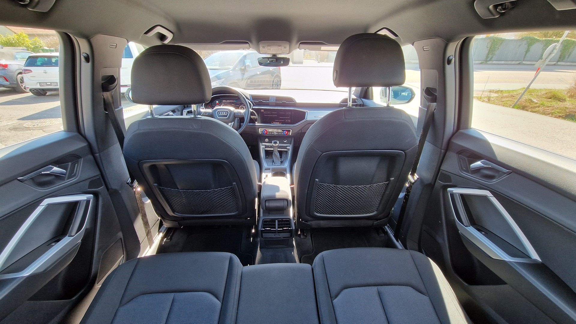 AUDI Q3 40 TFSI advanced quattro S-tronic-image-12