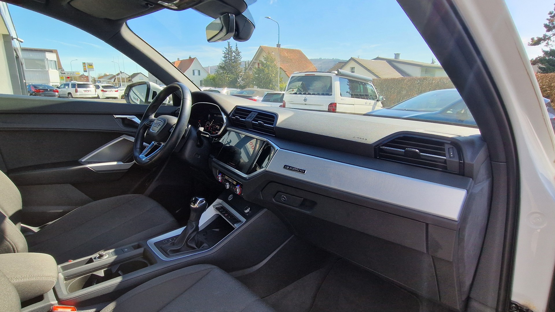 AUDI Q3 40 TFSI advanced quattro S-tronic-image-9