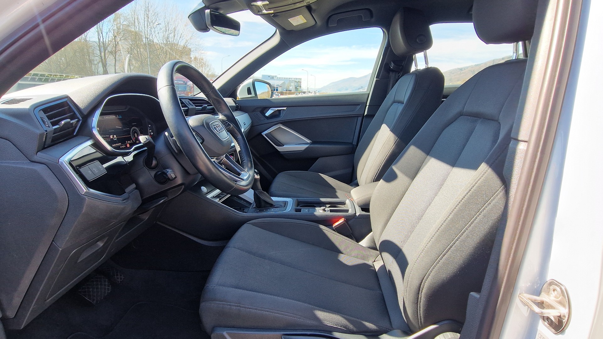 AUDI Q3 40 TFSI advanced quattro S-tronic-image-5