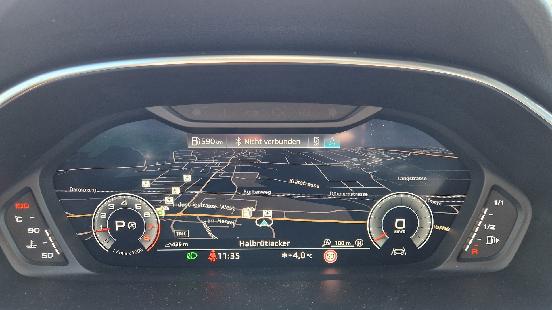 AUDI Q3 40 TFSI advanced quattro S-tronic-image-10