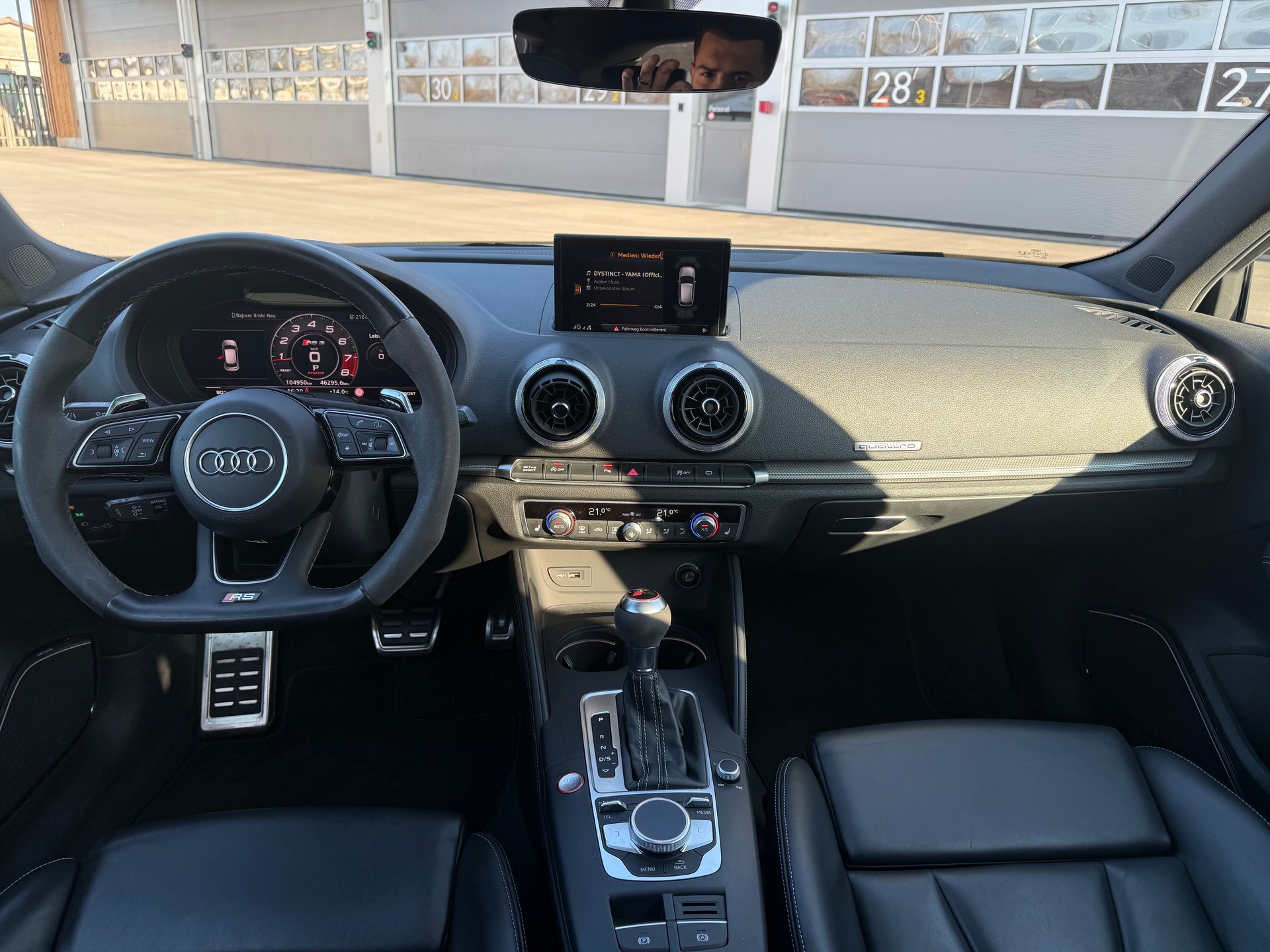 AUDI RS3 Sportback 2.5 TSI quattro S-tronic-image-6