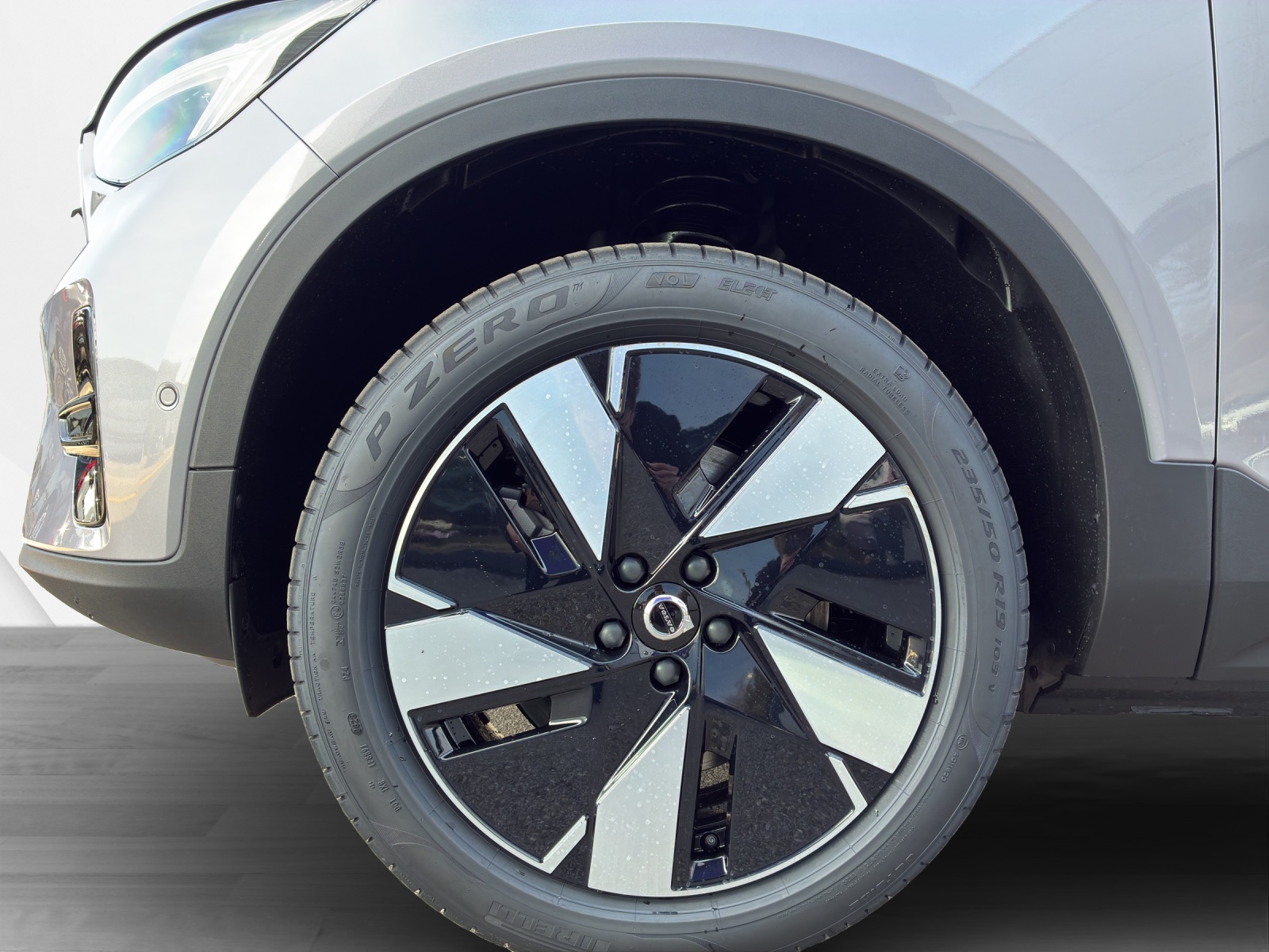 VOLVO EX40 Twin Plus AWD-image-8