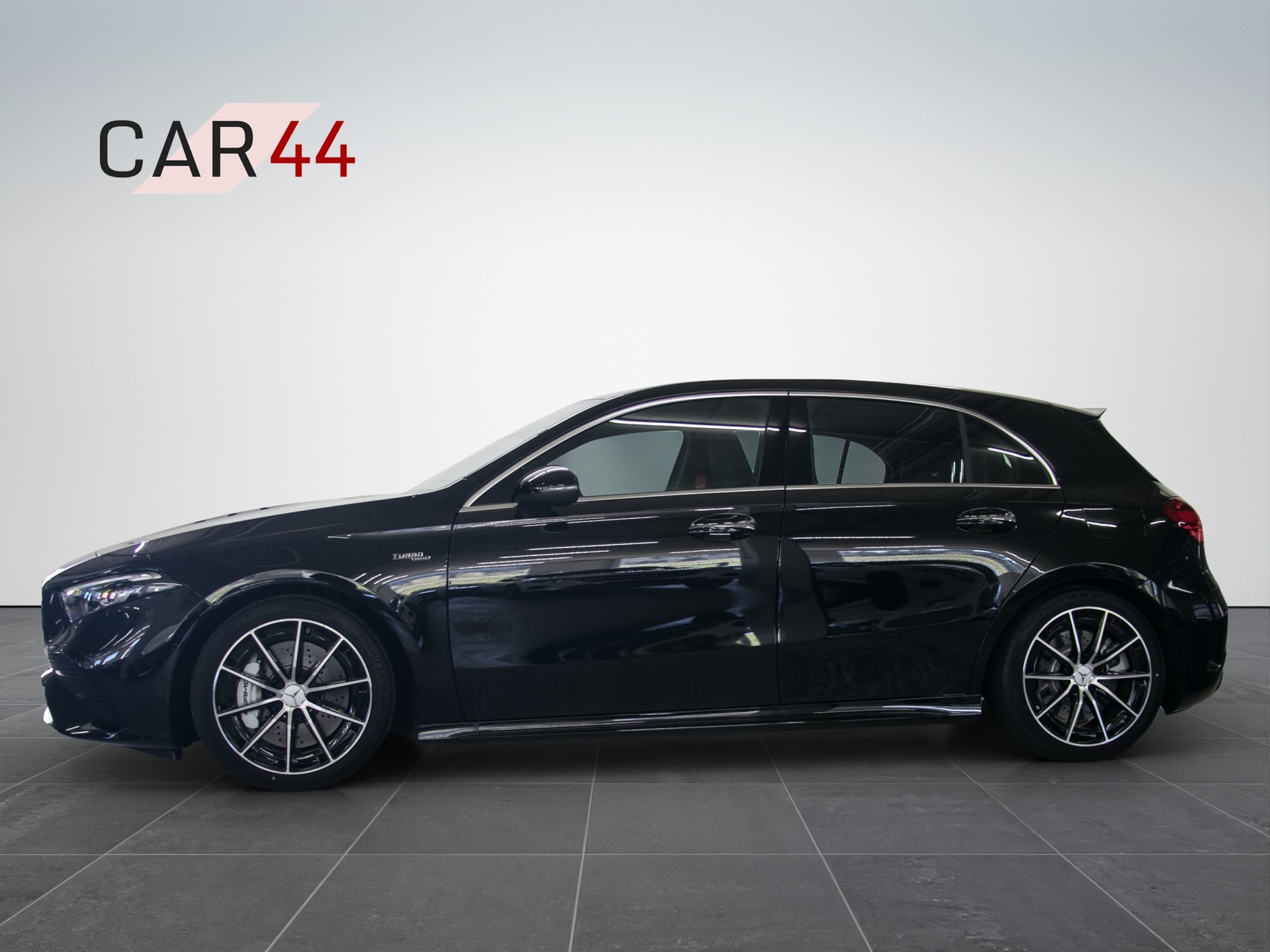 MERCEDES-BENZ AMG 35 4Matic 8G-DCT-showroom-element-1