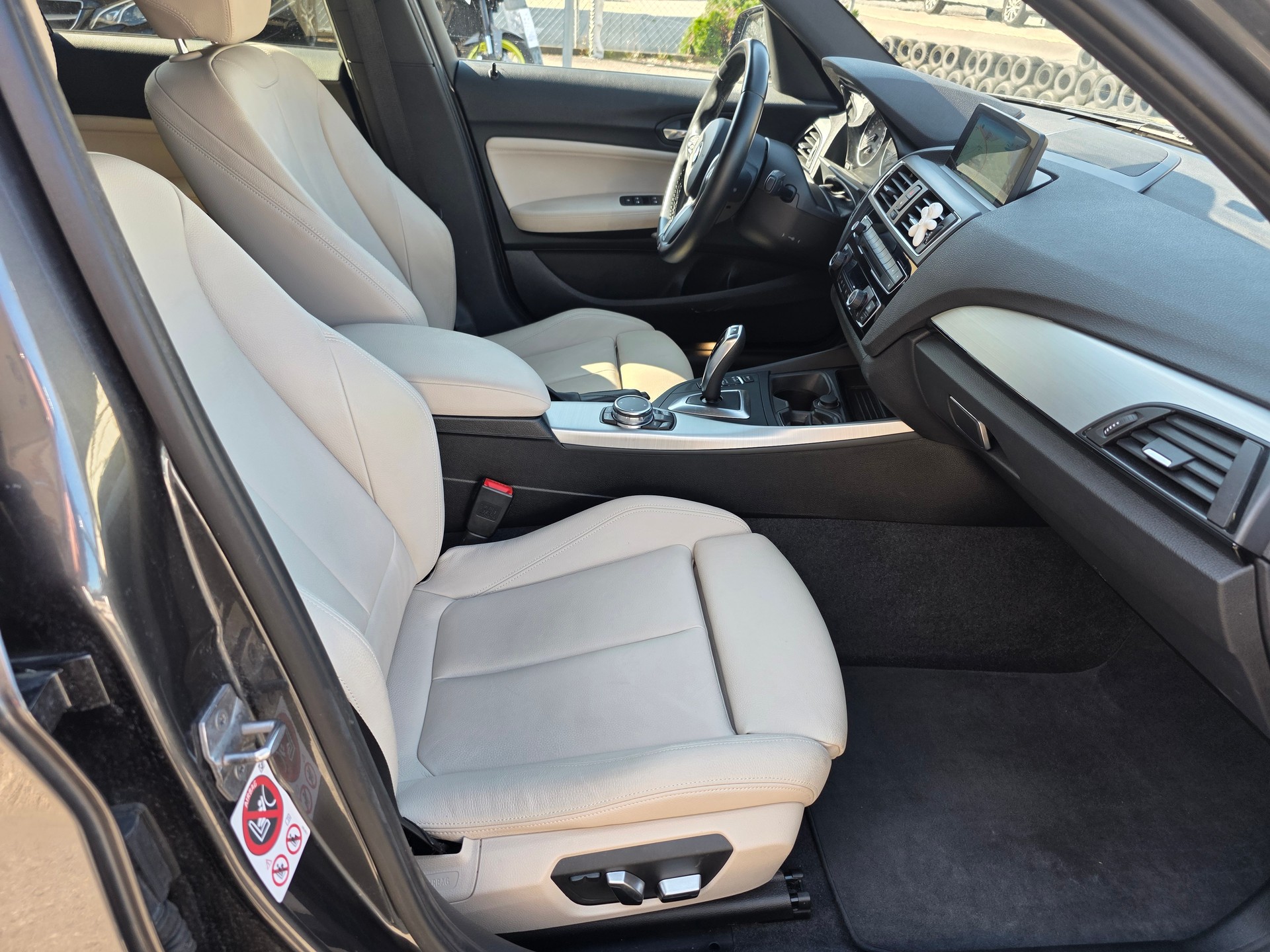 BMW 120d xDrive M Sport Steptronic-image-13