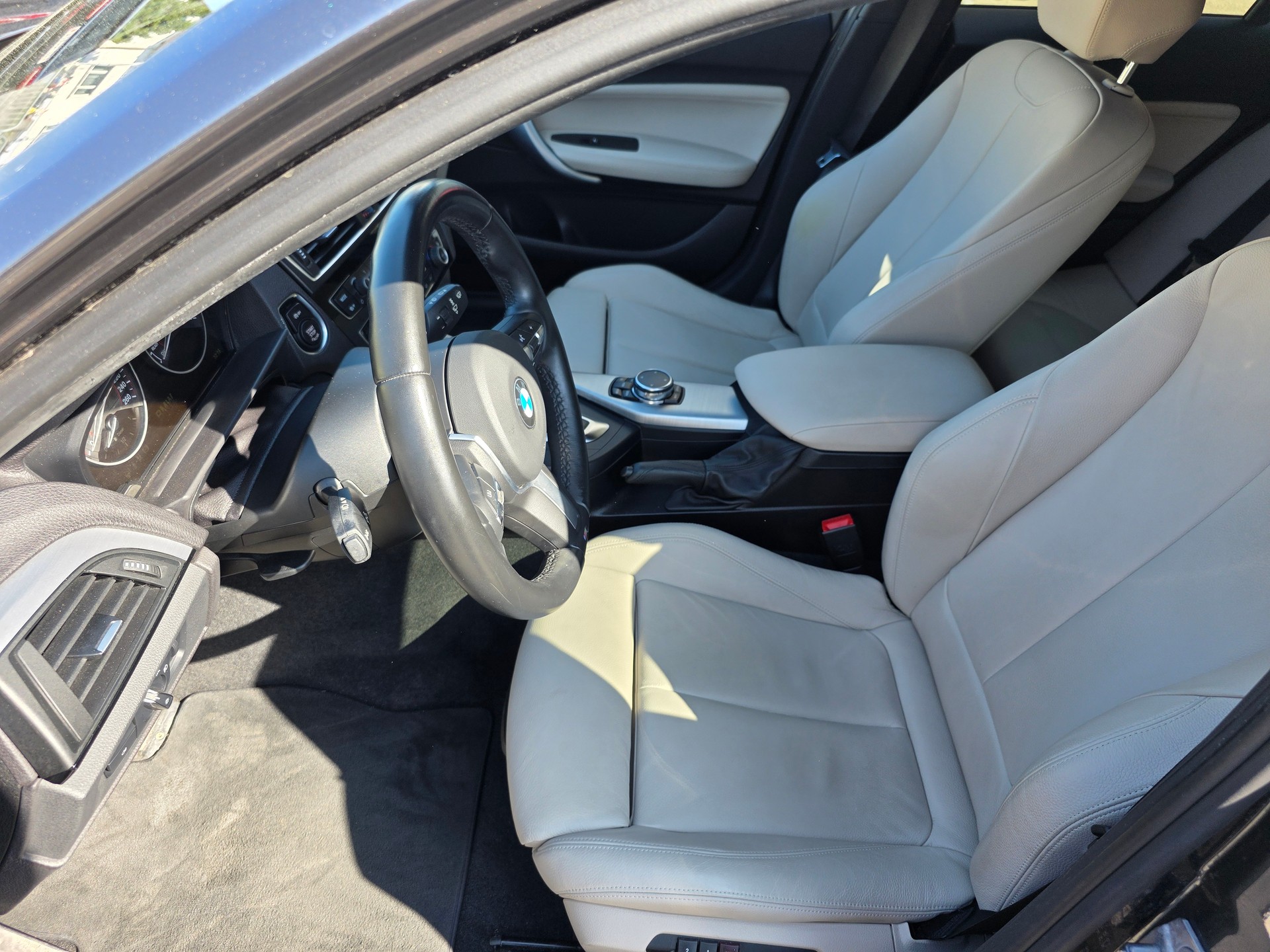 BMW 120d xDrive M Sport Steptronic-image-12