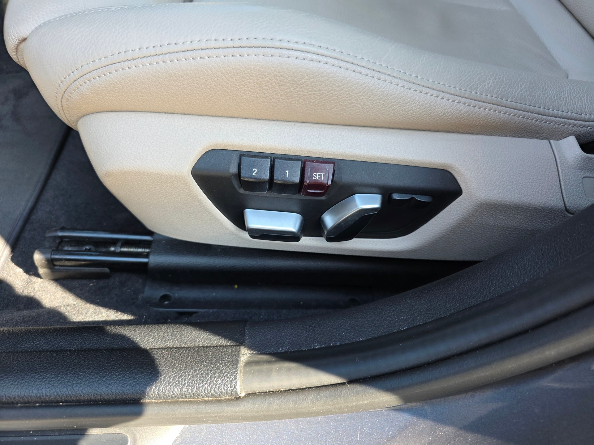 BMW 120d xDrive M Sport Steptronic-image-11