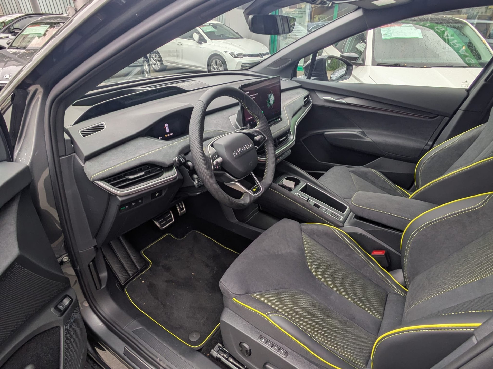 SKODA Elroq RS 4x4-image-17