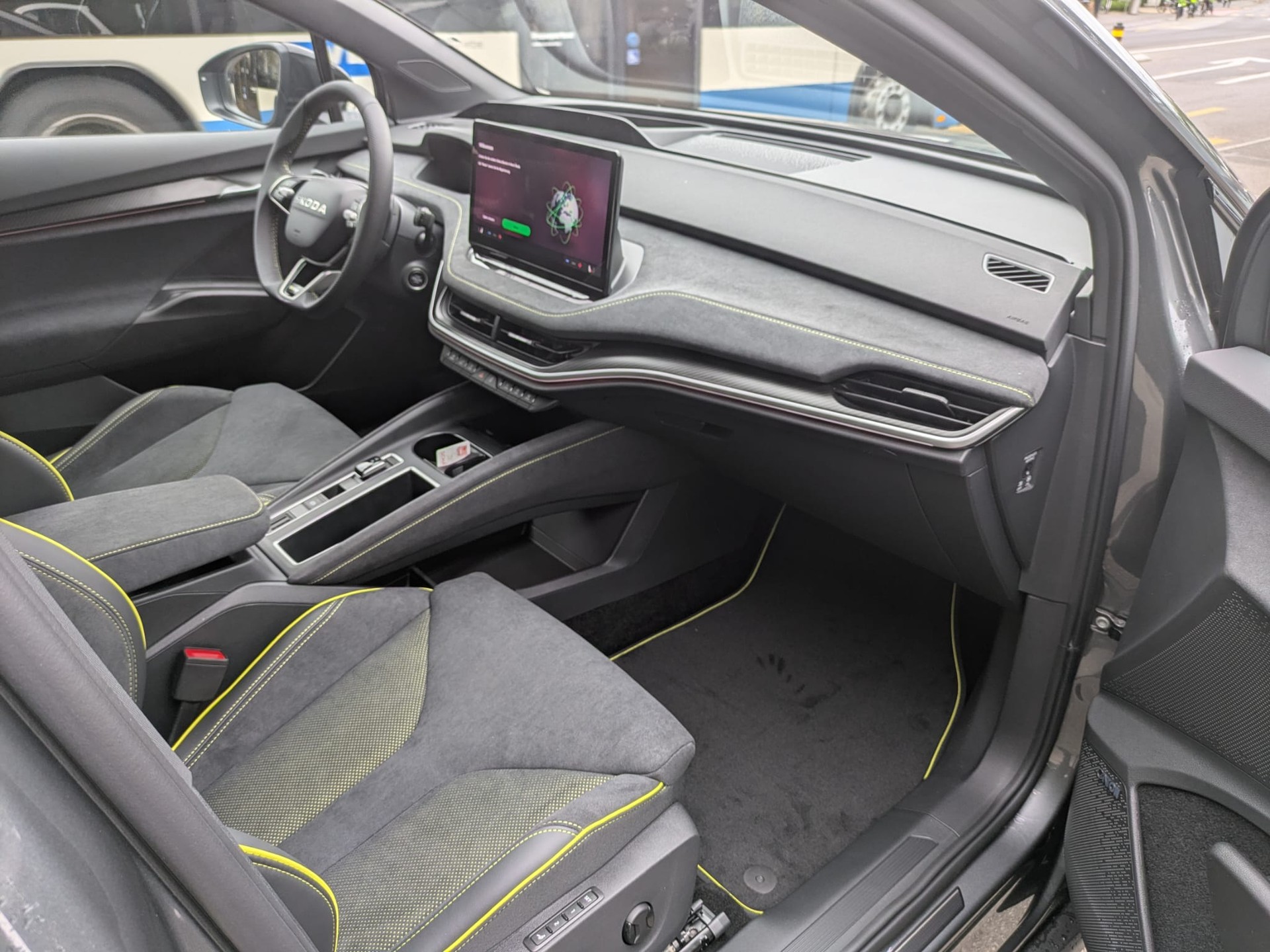 SKODA Elroq RS 4x4-image-16