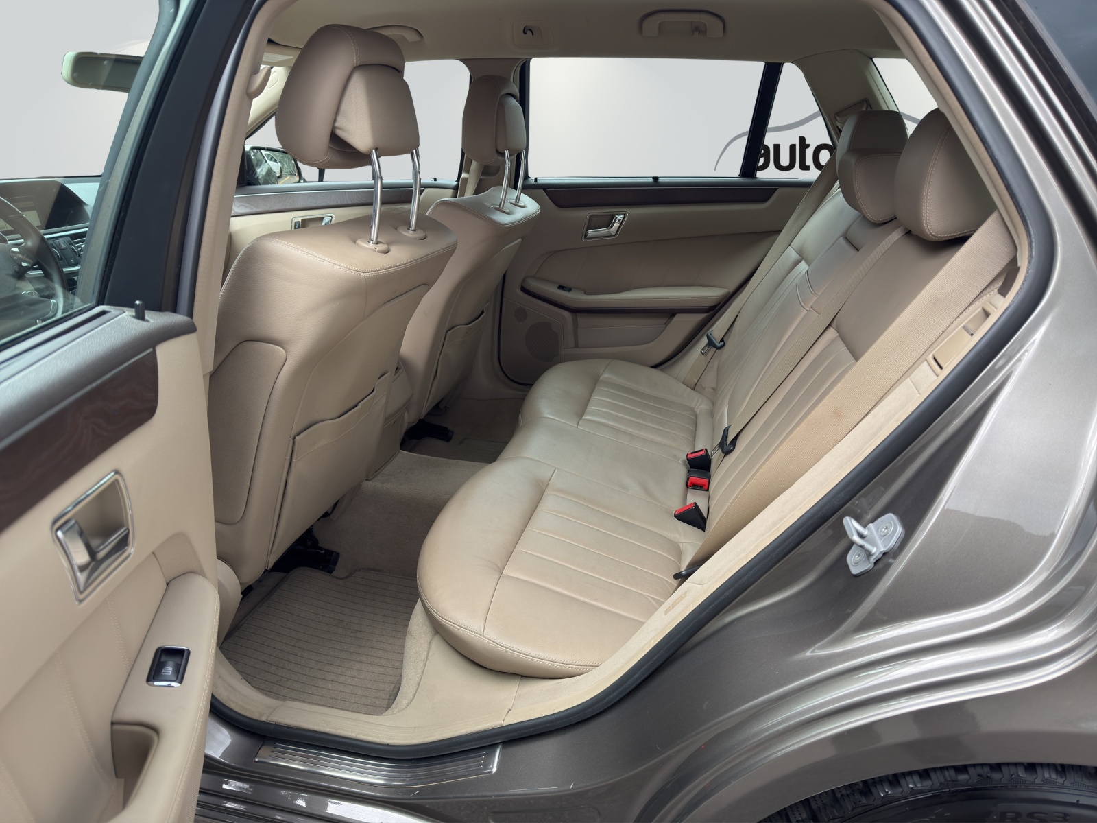 MERCEDES-BENZ E 350 CDI-image-13