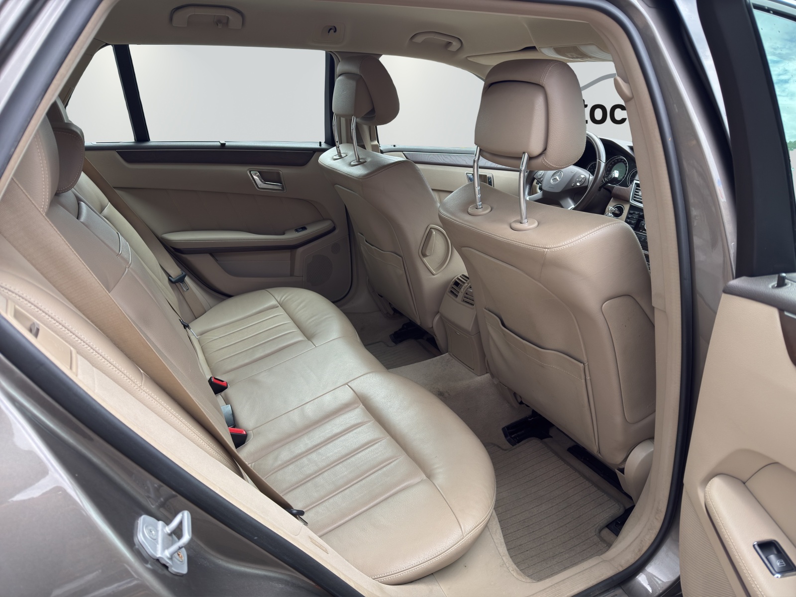 MERCEDES-BENZ E 350 CDI-image-12