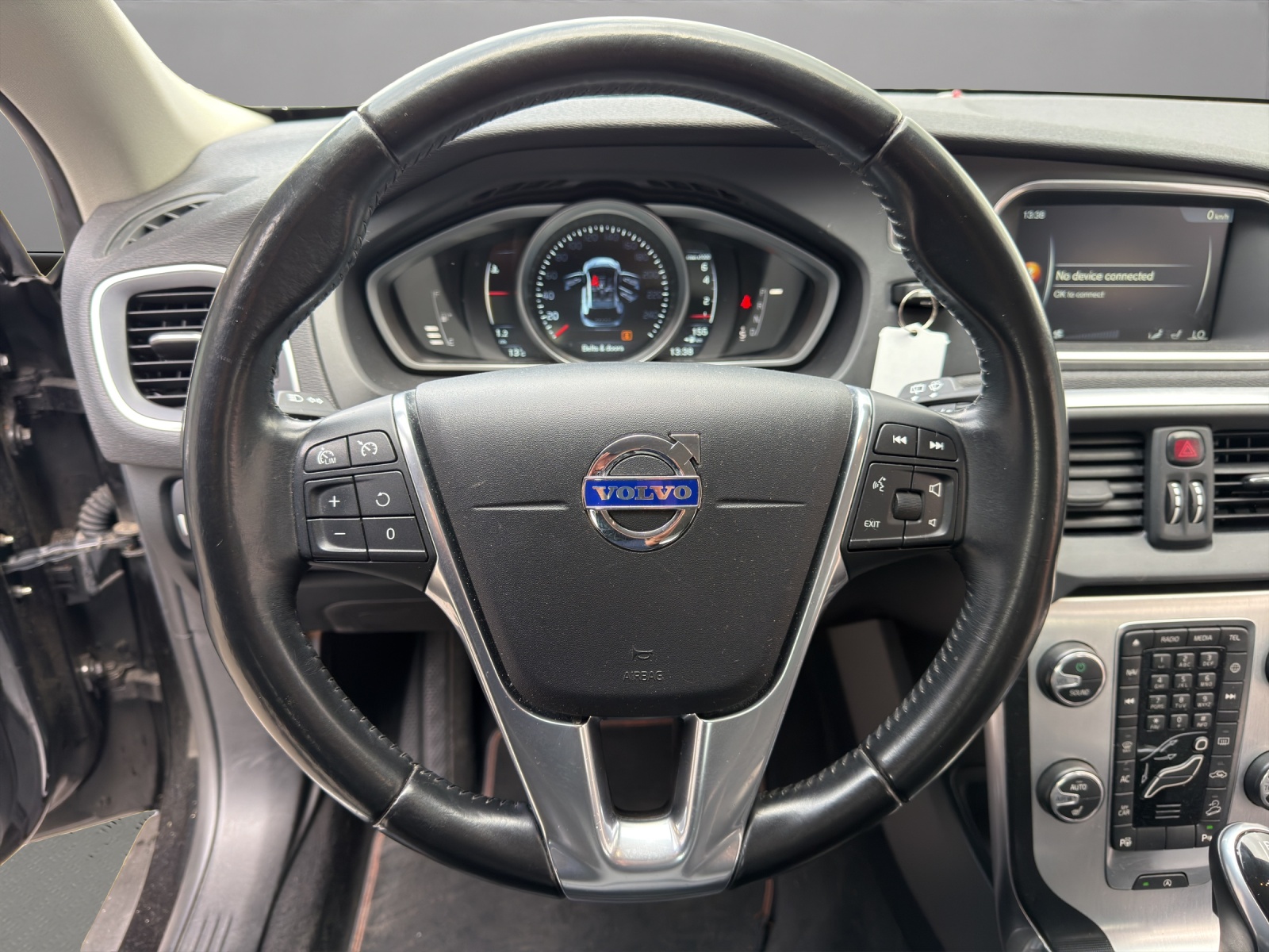 VOLVO V40 Cross Country T4 2.0 AWD Ocean Race Geartronic-image-9
