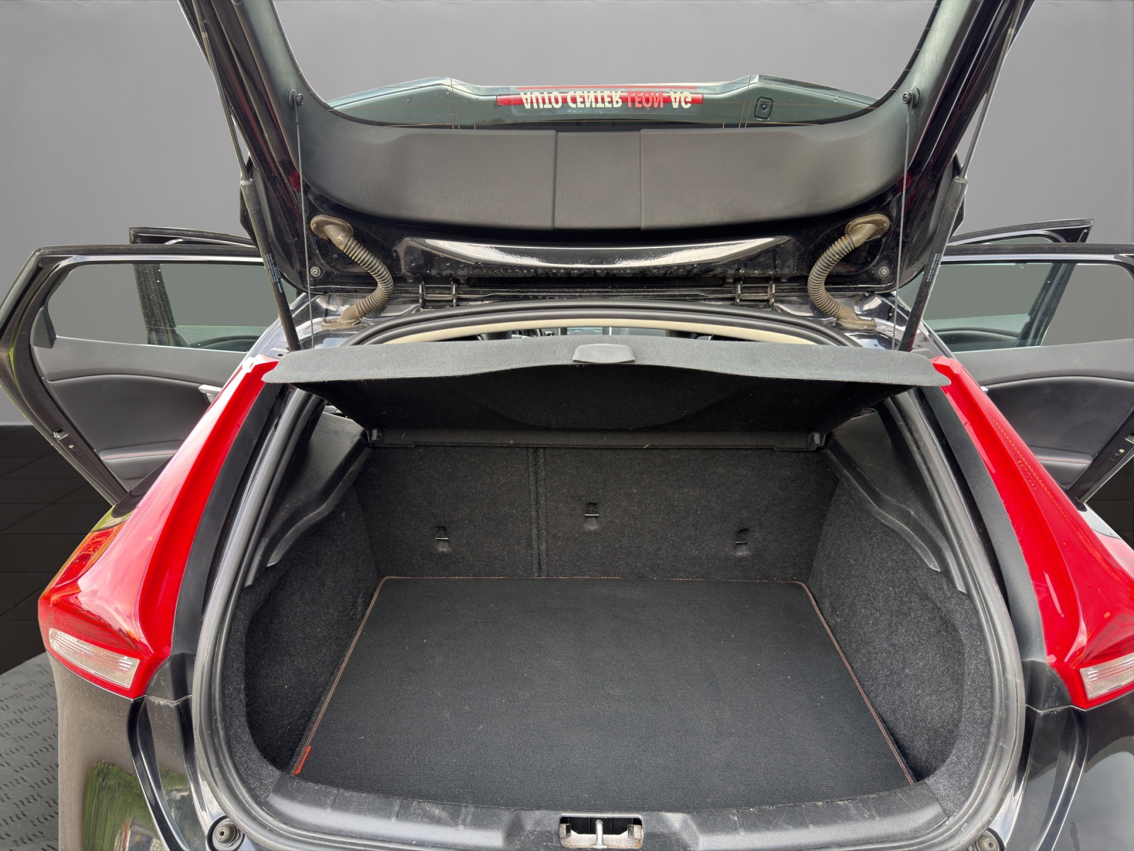 VOLVO V40 Cross Country T4 2.0 AWD Ocean Race Geartronic-image-18