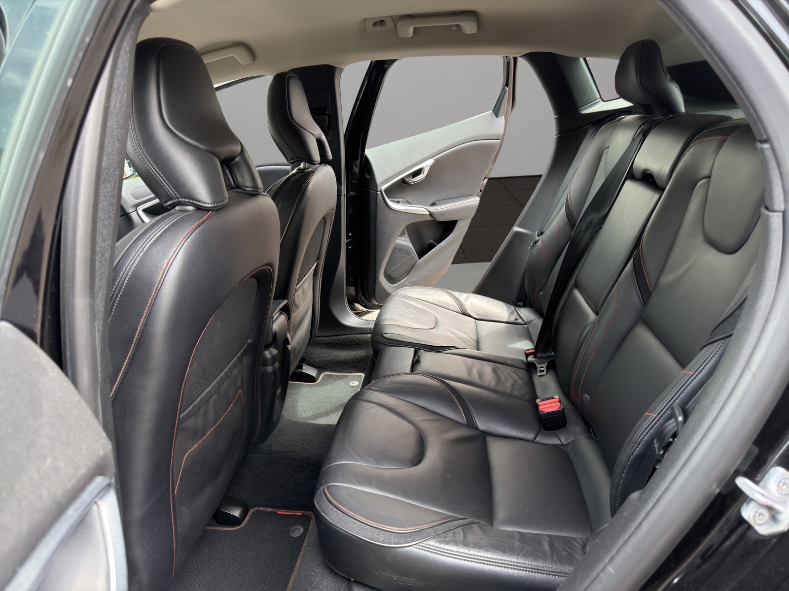 VOLVO V40 Cross Country T4 2.0 AWD Ocean Race Geartronic-image-12