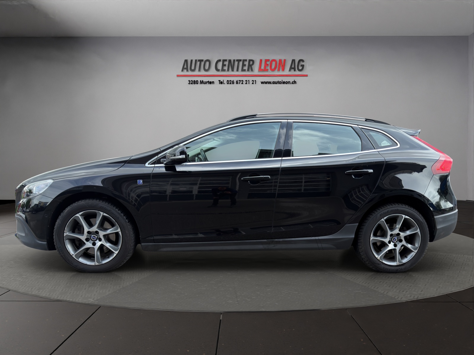 VOLVO V40 Cross Country T4 2.0 AWD Ocean Race Geartronic-image-2