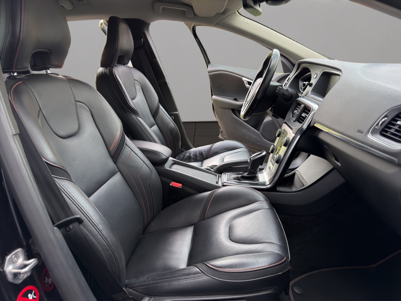 VOLVO V40 Cross Country T4 2.0 AWD Ocean Race Geartronic-image-16
