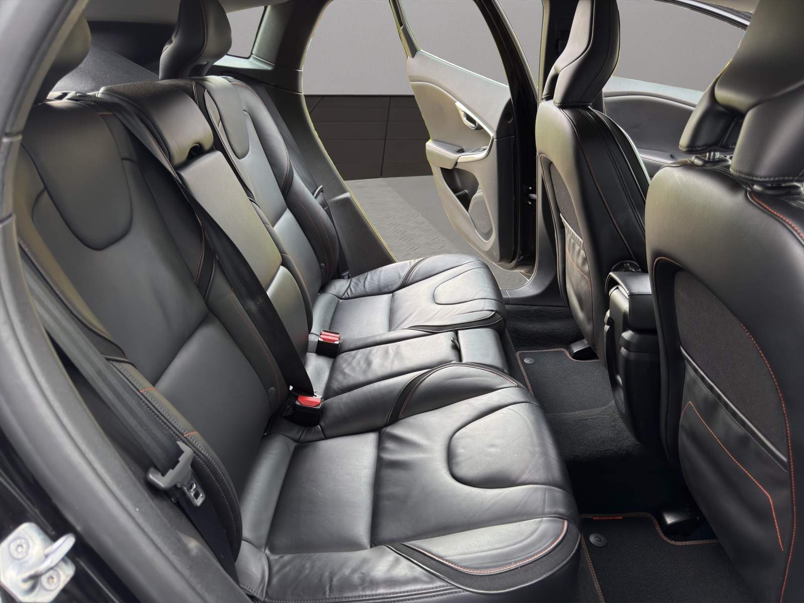 VOLVO V40 Cross Country T4 2.0 AWD Ocean Race Geartronic-image-17