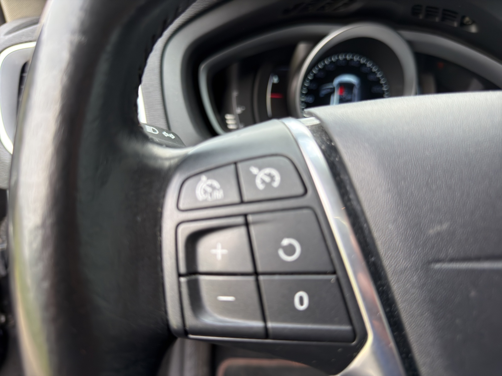 VOLVO V40 Cross Country T4 2.0 AWD Ocean Race Geartronic-image-24